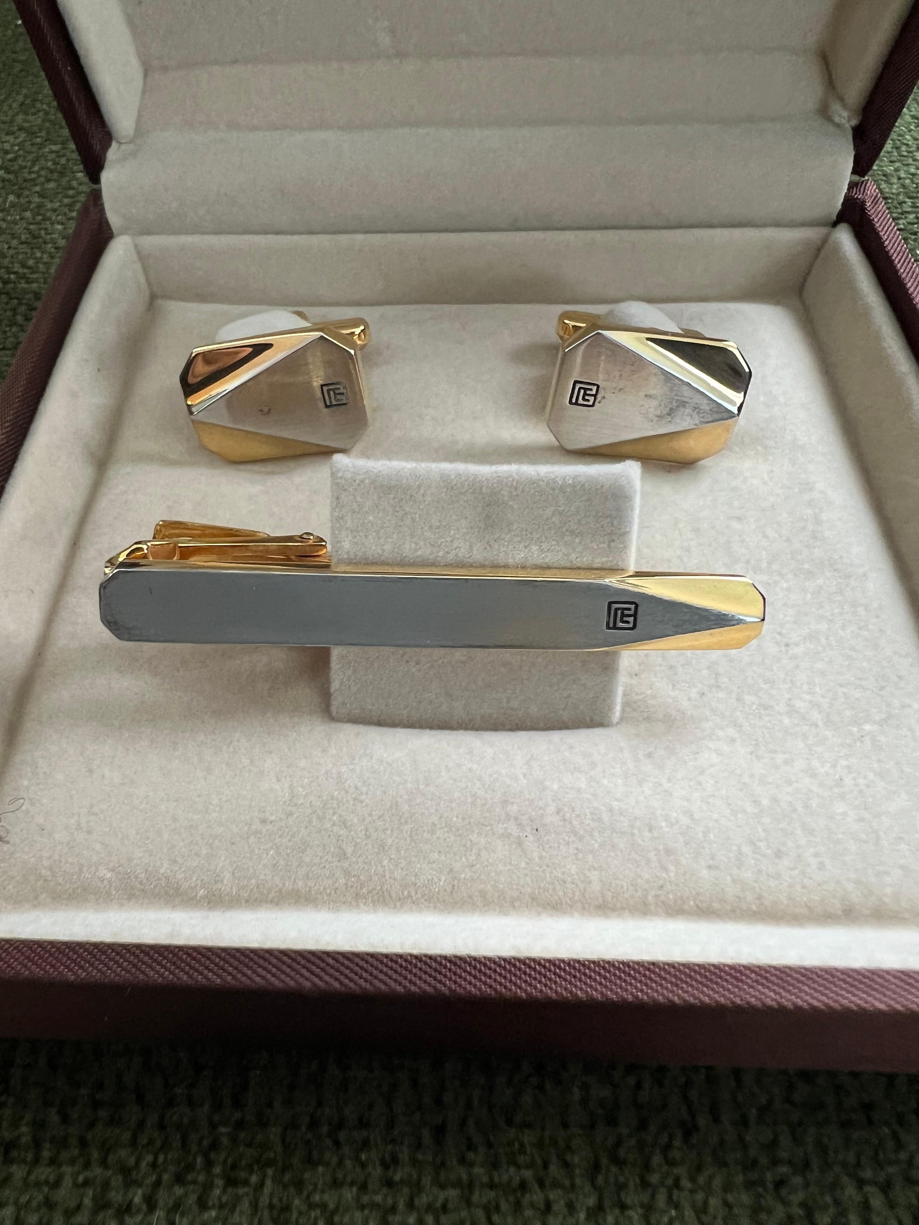 Rari gemelli e fermacravatte Balmain anni '80 in custodia originale di velluto color champagne in vendita 2