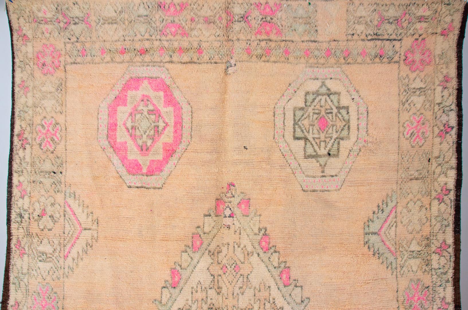 Rare Vintage Berber Moroccan Rug, Tribal Style - circa 1950 In Fair Condition For Sale In Paris, IDF