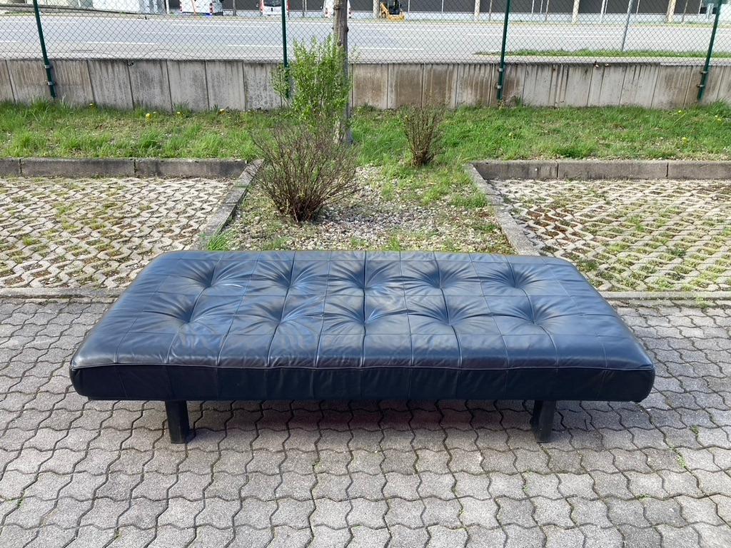 Rare Daybed produced in the 1970s Switzerland in by Strässle International.
Upholstered in black leather with foam.
Laquered black beech frame.

The beech wood has warped a bit.