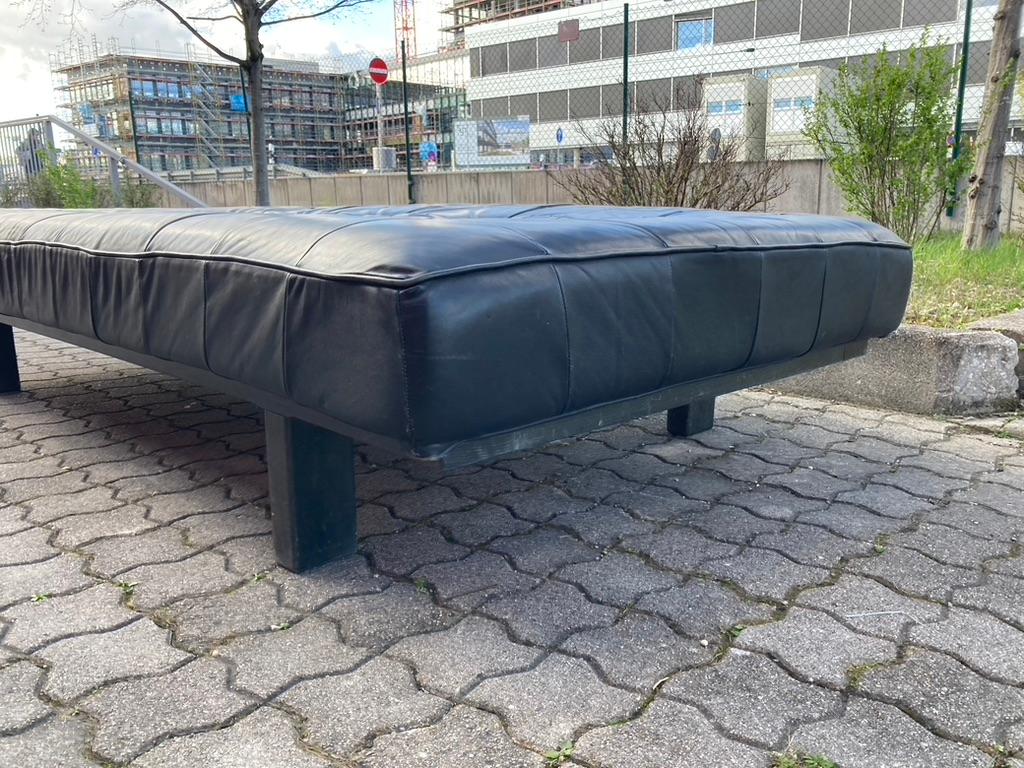 20th Century RARE Vintage Black Leather Daybed Strässle International 70er Sofa For Sale