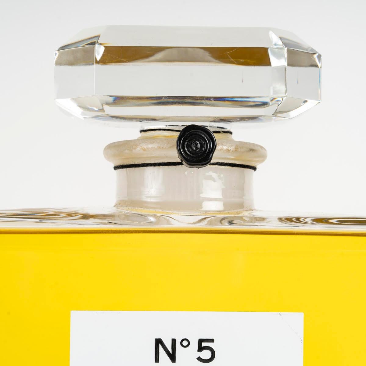 Raro Frasco Vintage de Extracto de Perfume Chanel N°5, en Vidrio, Siglo XX. Moderno en venta