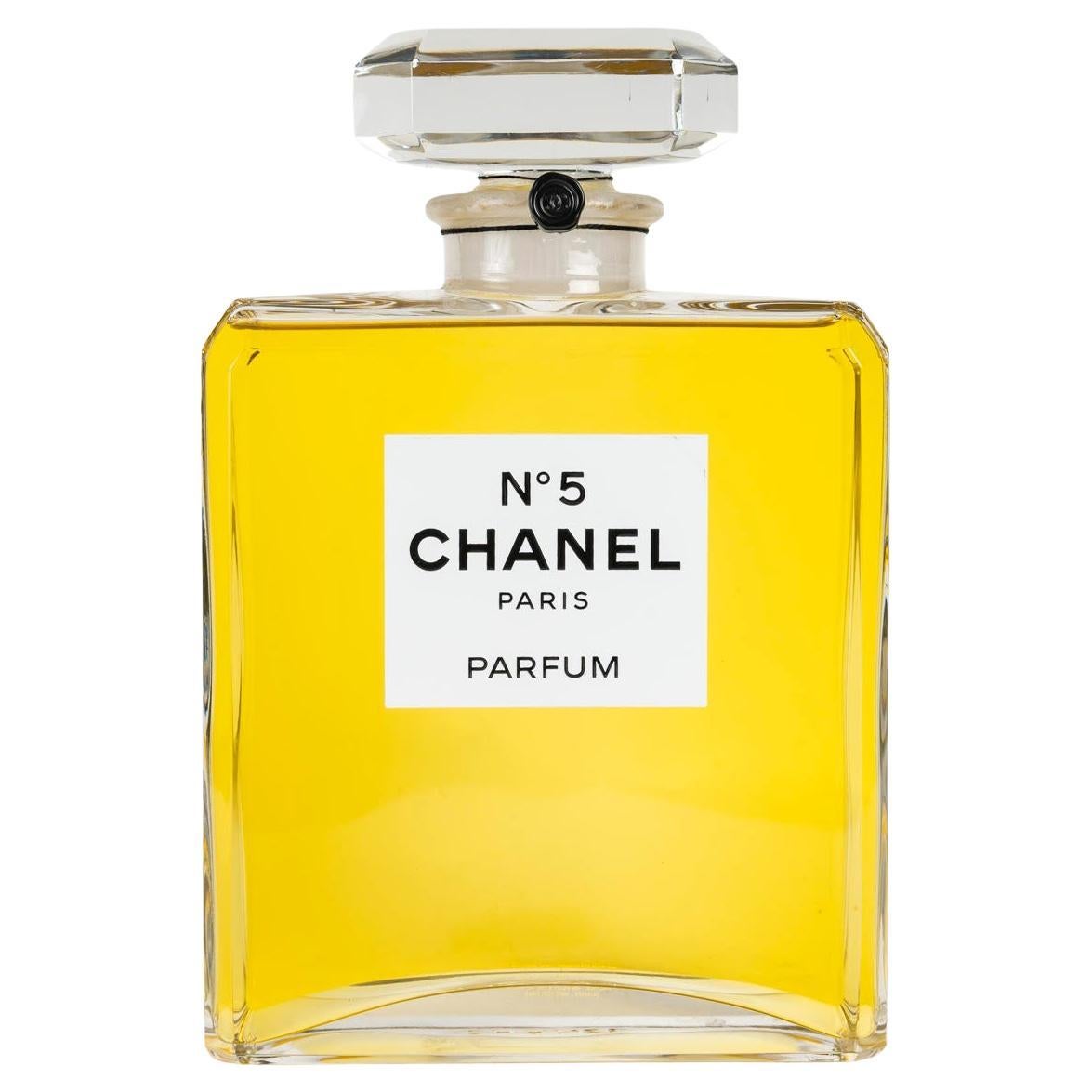 Rare flacon vintage d'extrait de parfum Chanel N°5, en verre, 20ème siècle.