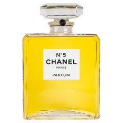 Rare Vintage Bottle of Chanel N°5 Perfume Extract, in Glass, 20th Century.