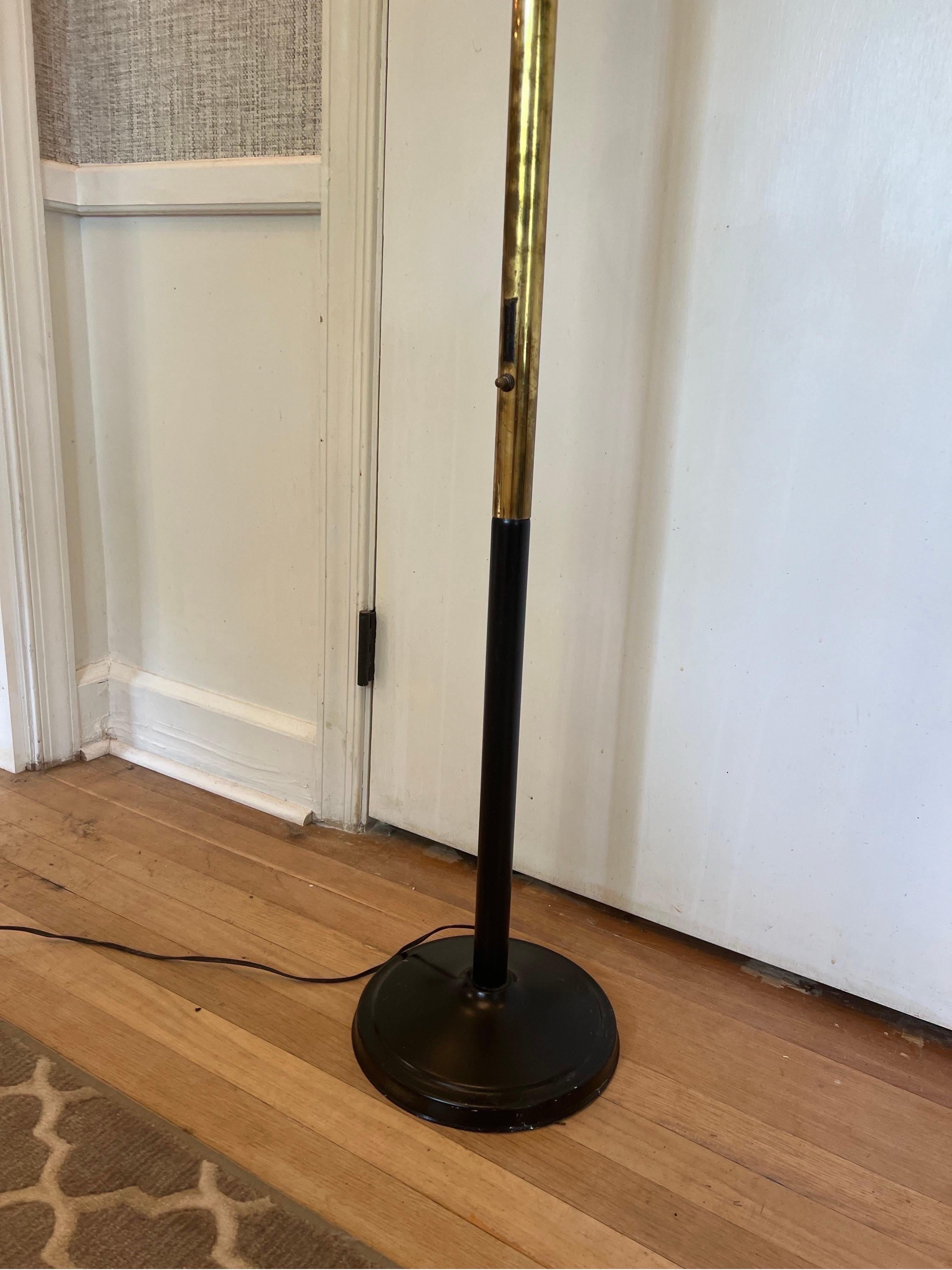 Mid-Century Modern Rare lampadaire Stiffel moderne du milieu du siècle dernier  3-lumières avec abat-jour en vente