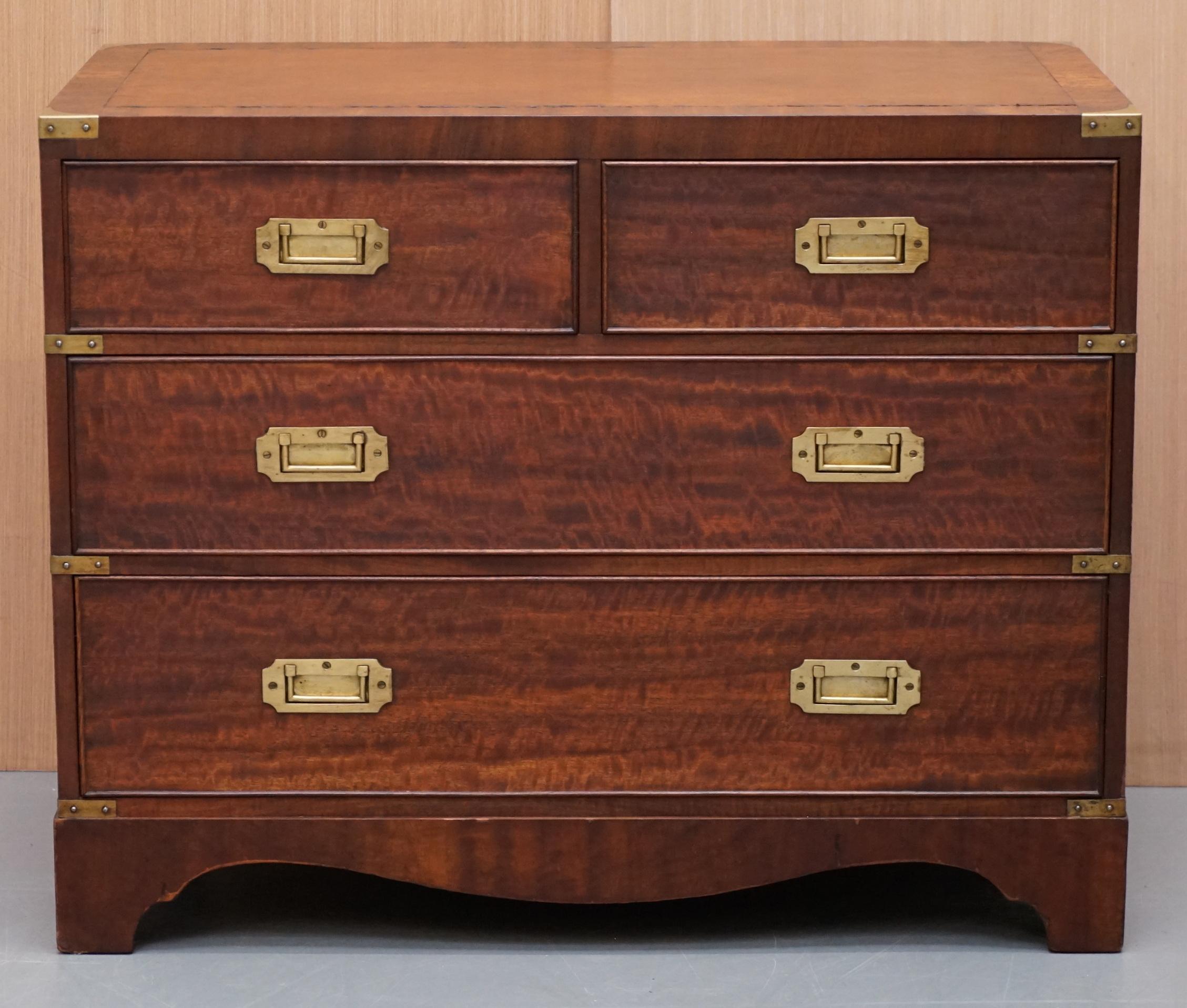 We are delighted to offer for sale this lovely vintage mahogany campaign chest of drawers with brown leather top

A good looking vintage set of military campaign drawers with brown leather top, ideal as a tv stand

The top is original and has a