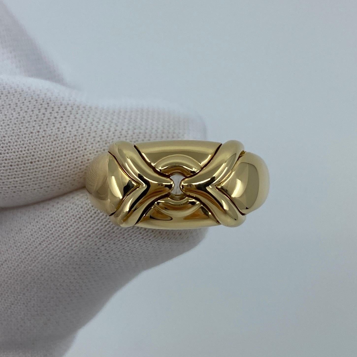 Rare Vintage 18k Yellow Gold Bvlgari Ring.

This stylish design features a uniquely Bvlgari motif and heavy, well made design, 11.32g.

In excellent condition, has been professionally cleaned and polished. 'Like new' condition.

Signed Bvlgari 750