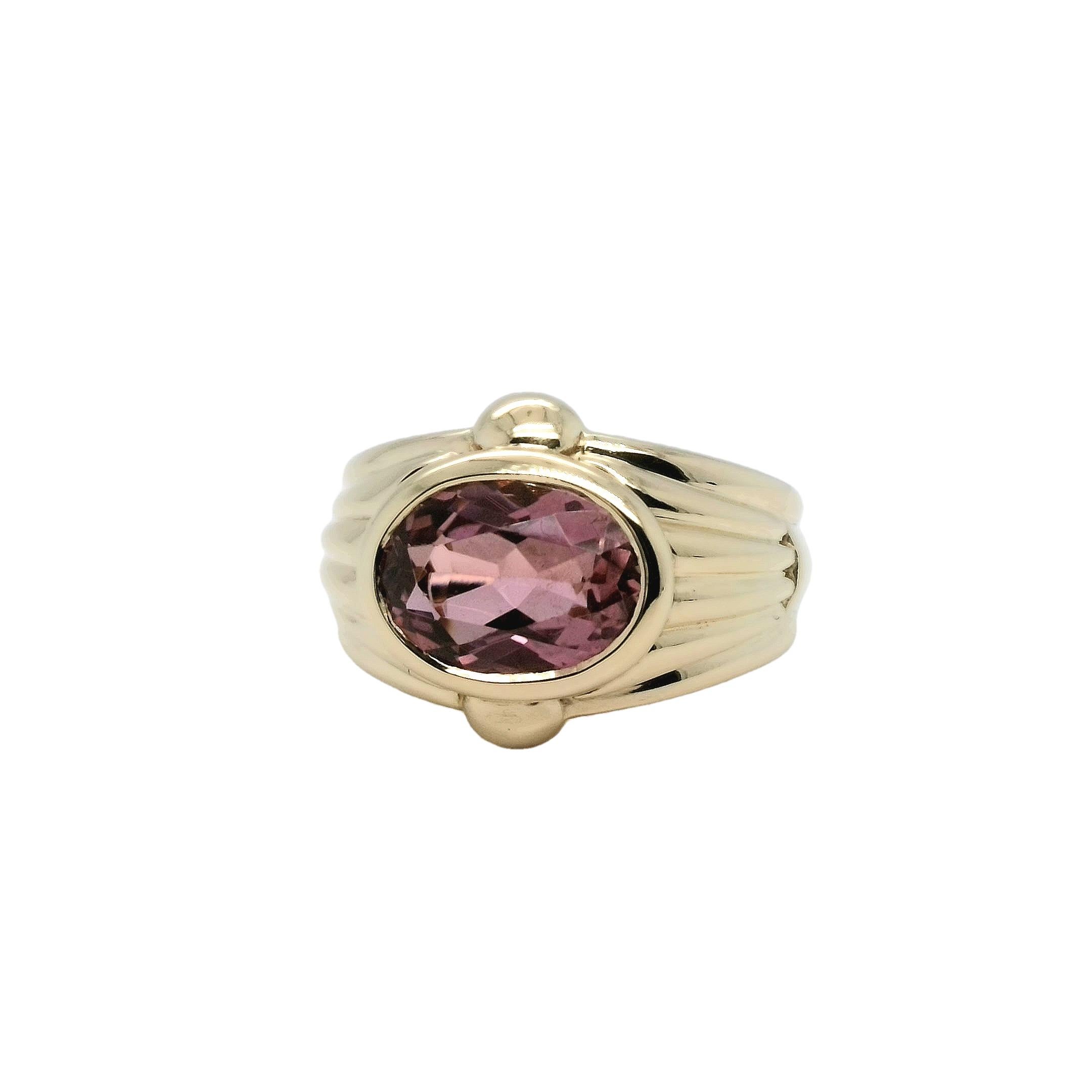 Vintage beautiful BULGARI Vintage Pink Tourmaline ring Circa 1980s

18ct yellow gold, set with an oval cut pink tourmaline of approximately 2.15 carats, signed Bulgari and numbered, stamped 750, Ring Sizes size K UK 5.25 US 50 European