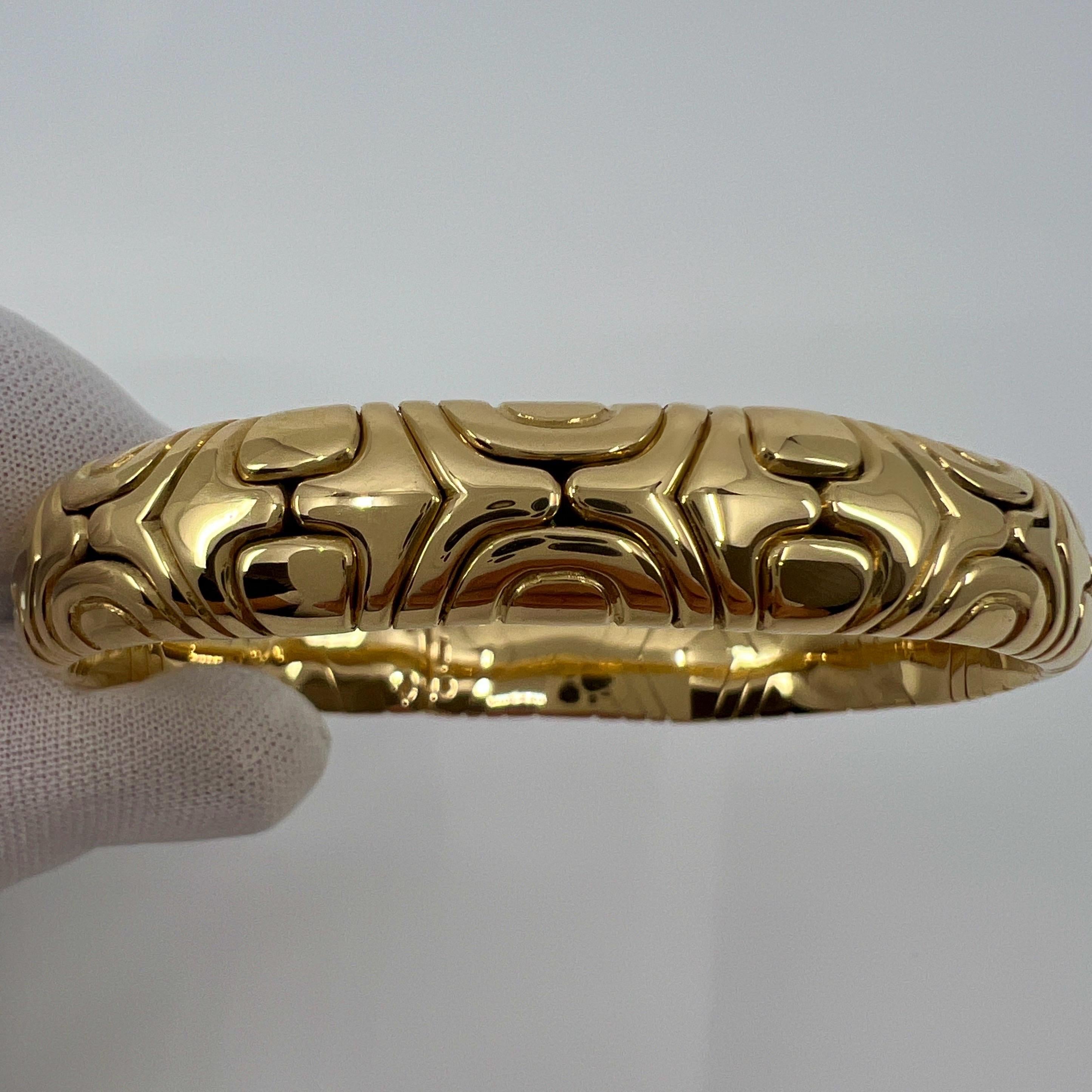 Sehr seltene Vintage Bvlgari Alveare 18k Gelbgold Armreif Armband.

Dies ist ein wunderschönes Armband aus massivem 18 Karat Gelbgold aus der hochgeschätzten Alveare-Linie. Eine seltene und gefragte Erweiterung der Bvlgari Parentesi und Tubogas