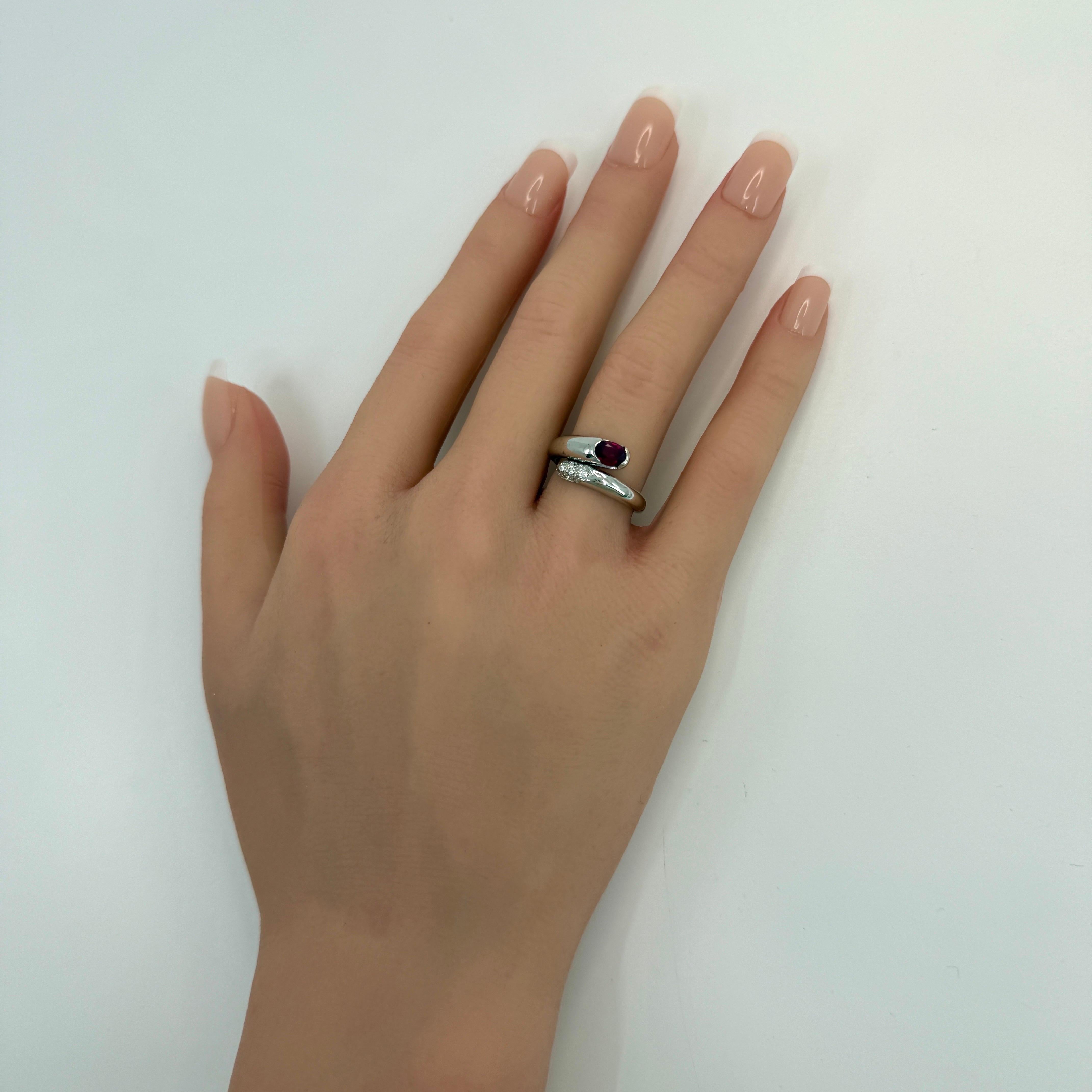 RARE Vintage Bvlgari Astrea Vivid Red Ruby & Diamond 18k White Gold Bypass Ring In Excellent Condition For Sale In Birmingham, GB