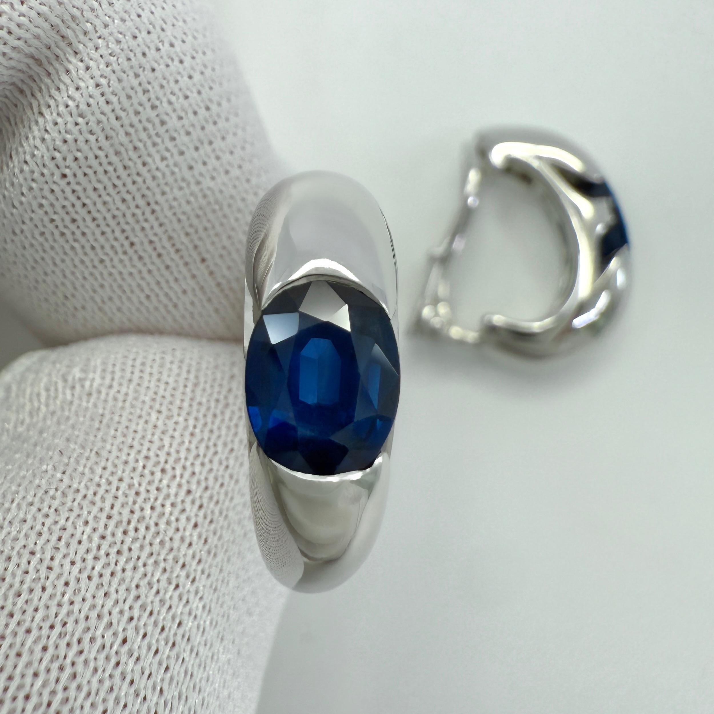 Taglio ovale Rari orecchini a cerchio d'epoca Bvlgari con zaffiro ovale blu fiordaliso in oro bianco 18 ct. in vendita