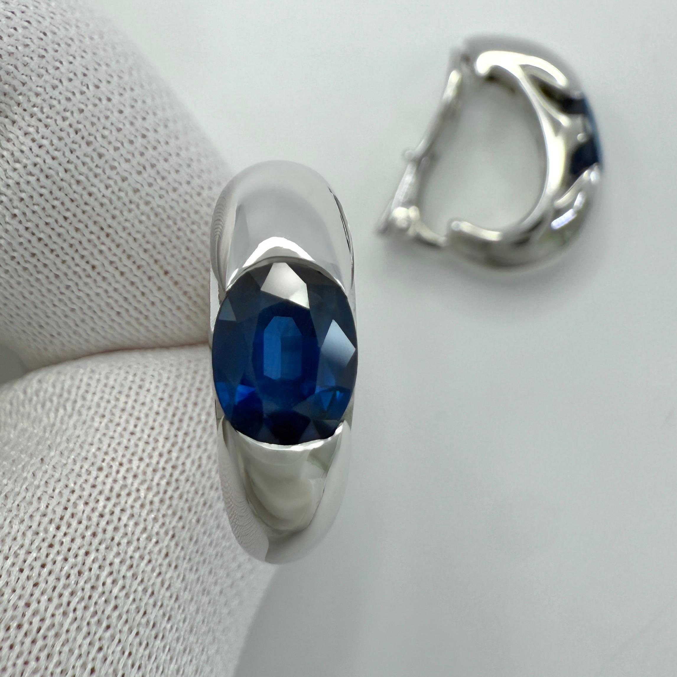 Rari orecchini a cerchio d'epoca Bvlgari con zaffiro ovale blu fiordaliso in oro bianco 18 ct. in vendita 1