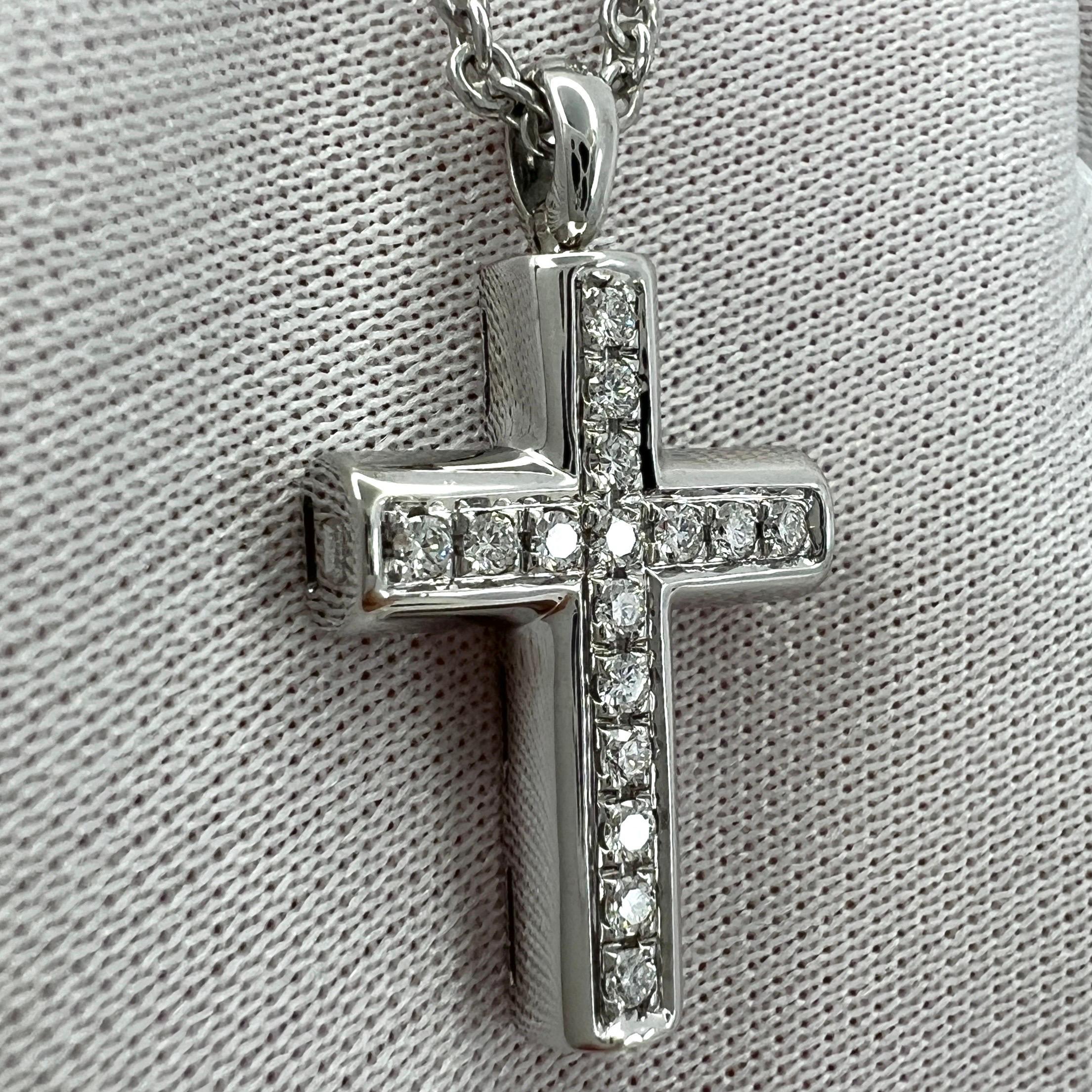 Seltene Vintage Bvlgari Diamant-Kreuz-Halskette mit Anhänger aus 18 Karat Weißgold (Rundschliff)