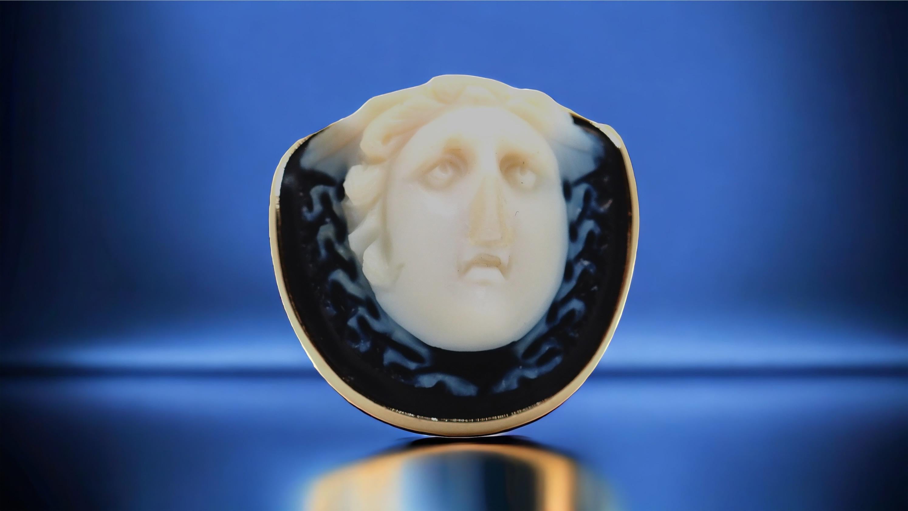 Art Deco Rare Vintage Cameo Ring 18 Karat Yellow Gold Antique Jewellery  For Sale