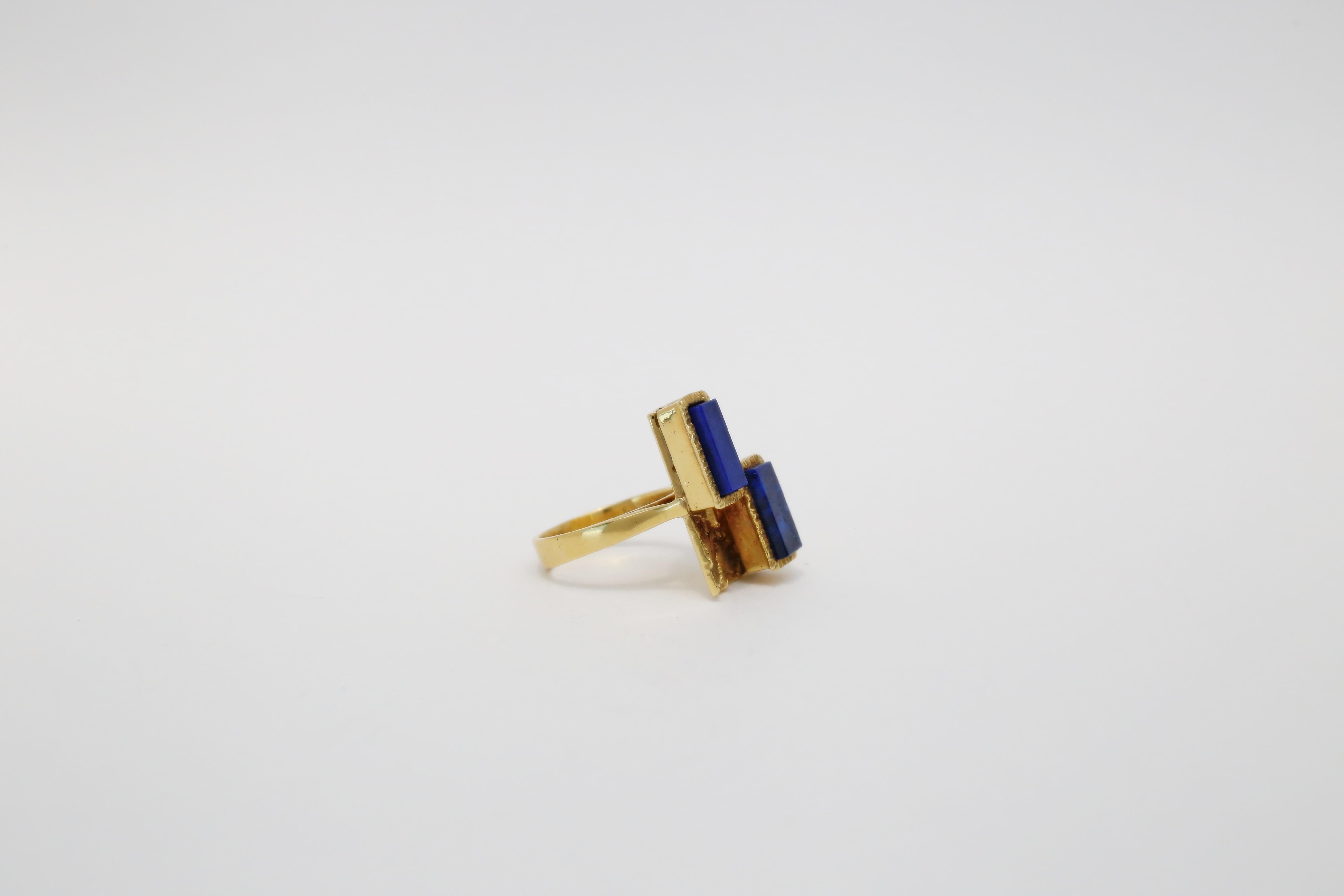 Baguette Cut Vintage Cartier 18k Yellow Gold Geometric Lapis Lazuli Ring, Size 4.5 - 10.8g For Sale