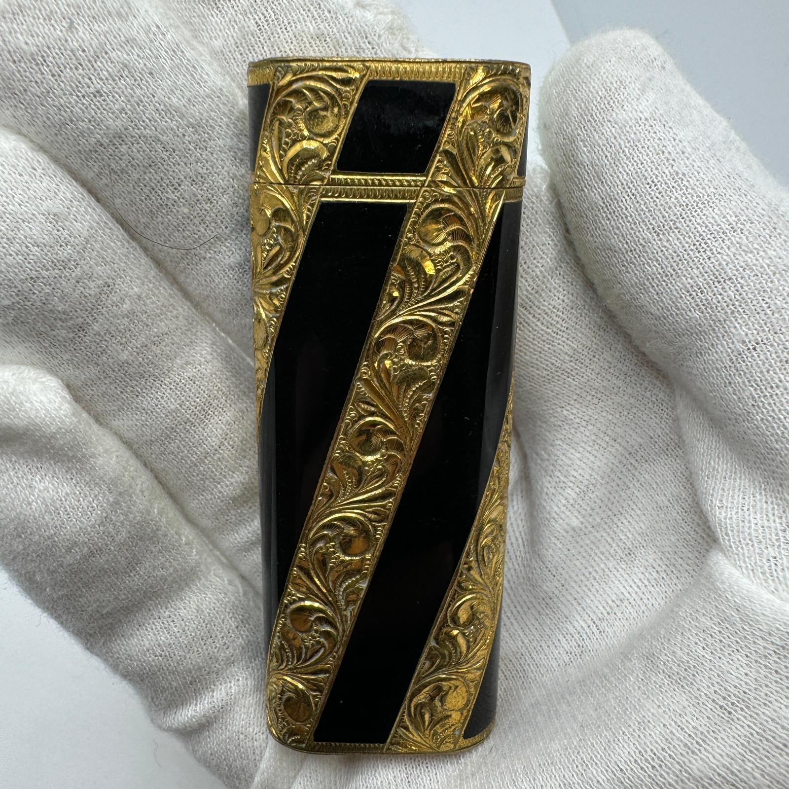 Rare Vintage Cartier circa 1980 18k Gold and Lacquer “Royking” Lighter For Sale 5