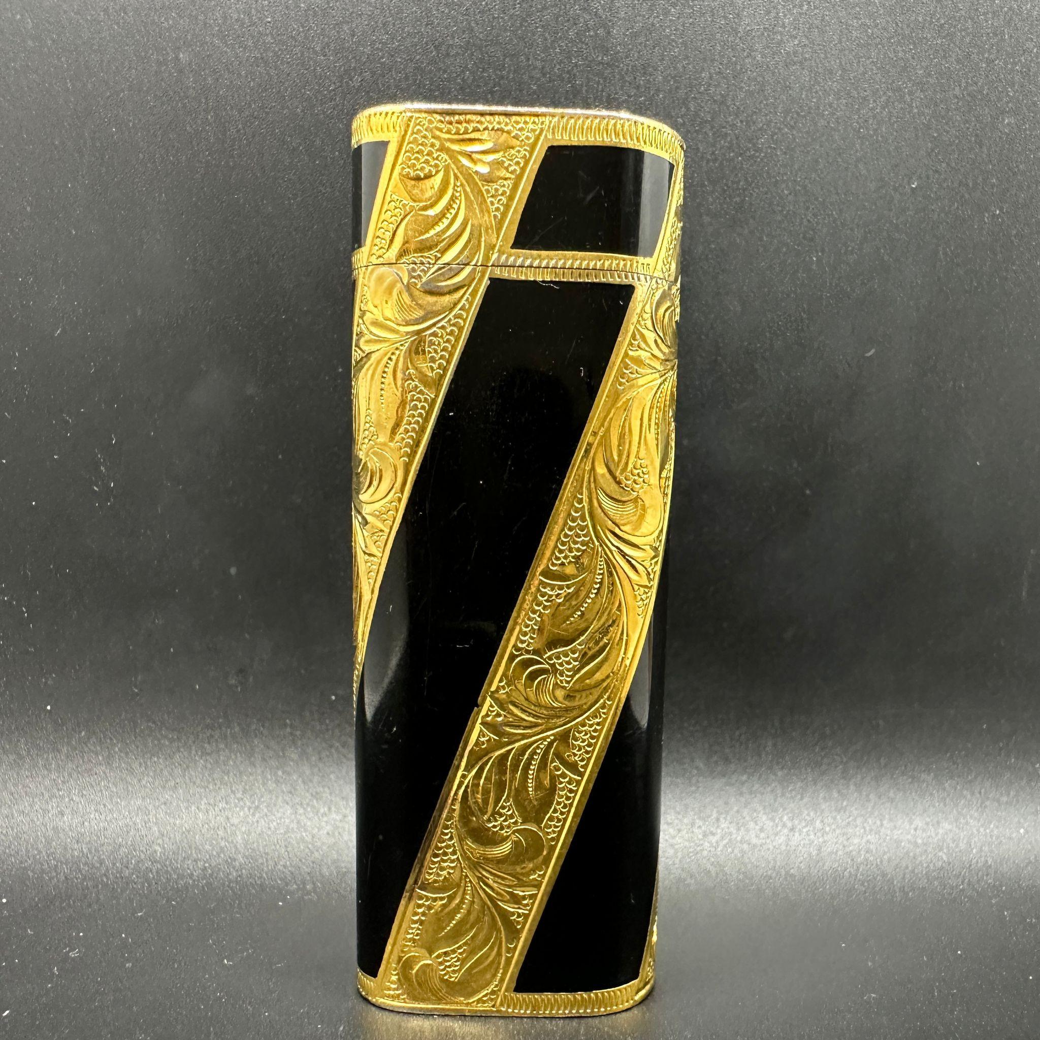 Cartier “Royking” lighter.
Circe 1980
CARTIER  Roy King Rollagas, a Unique RARE example of a ROYKING designed Cartier Rollagas lighter made circa 1980's, 18K Gold Baroque Inlay with Black lacquer, mint condition.
Roy King emblem on top side part of