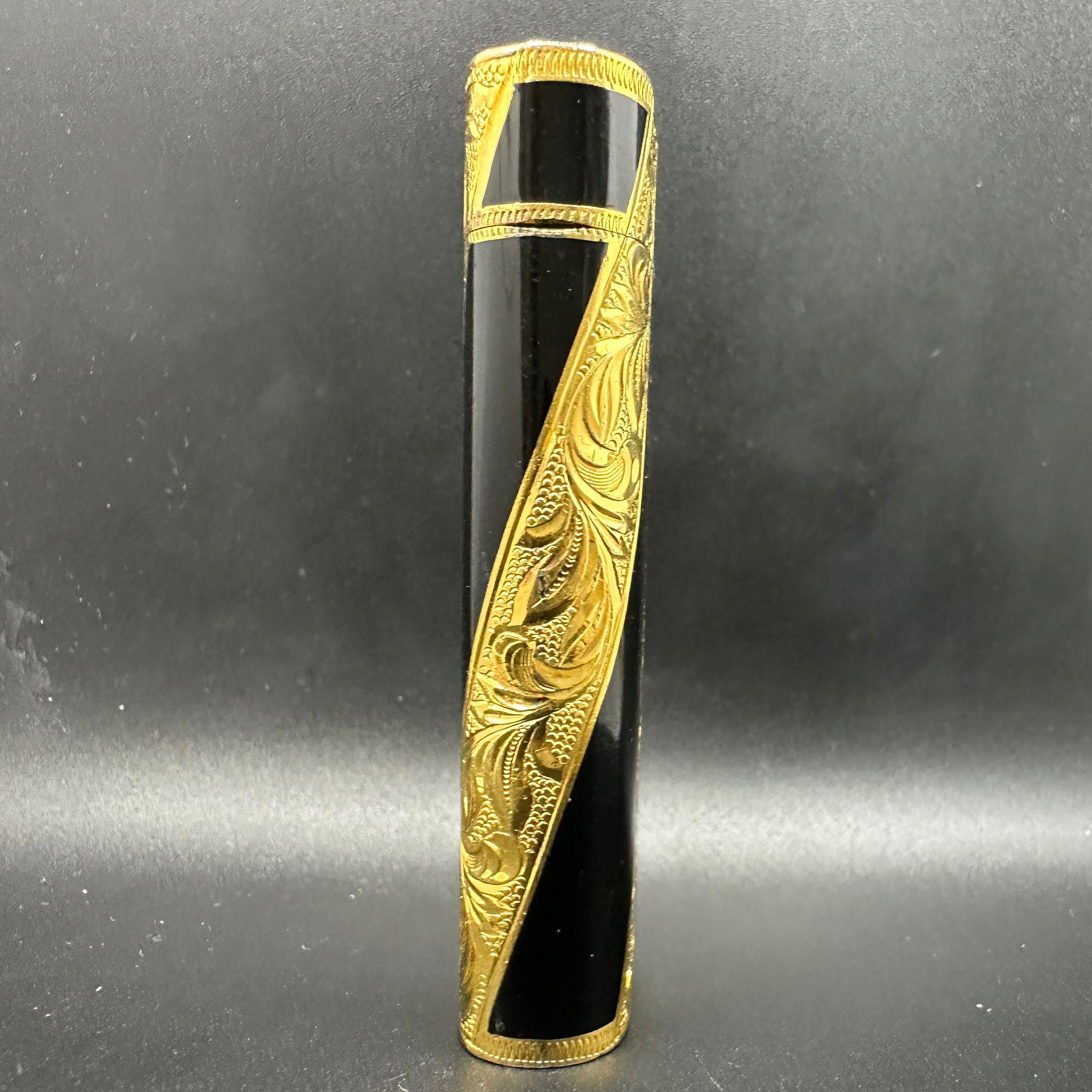 Women's or Men's Rare Vintage Cartier circa 1980 18k Gold and Lacquer “Royking” Lighter For Sale