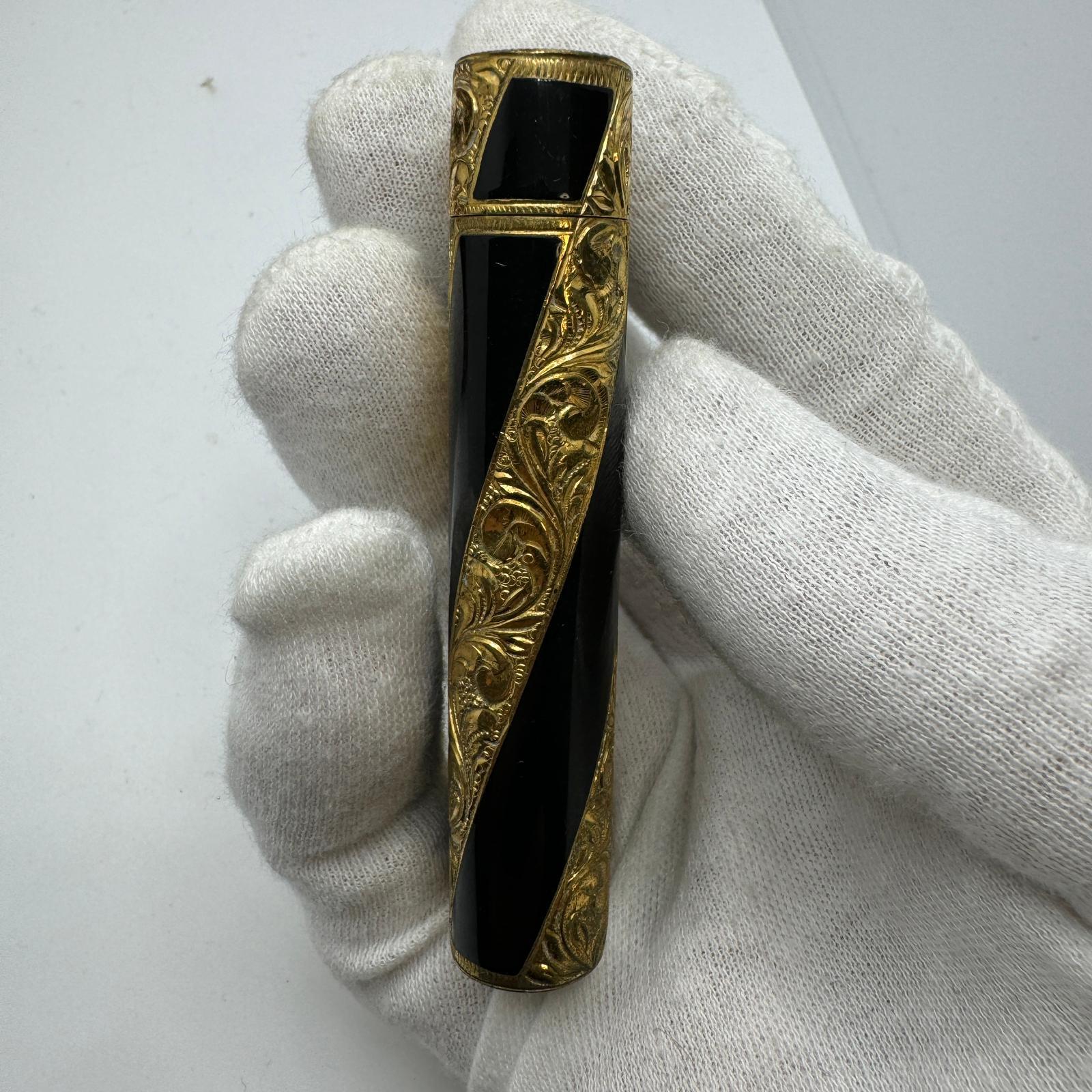 Rare Vintage Cartier circa 1980 18k Gold and Lacquer “Royking” Lighter For Sale 4