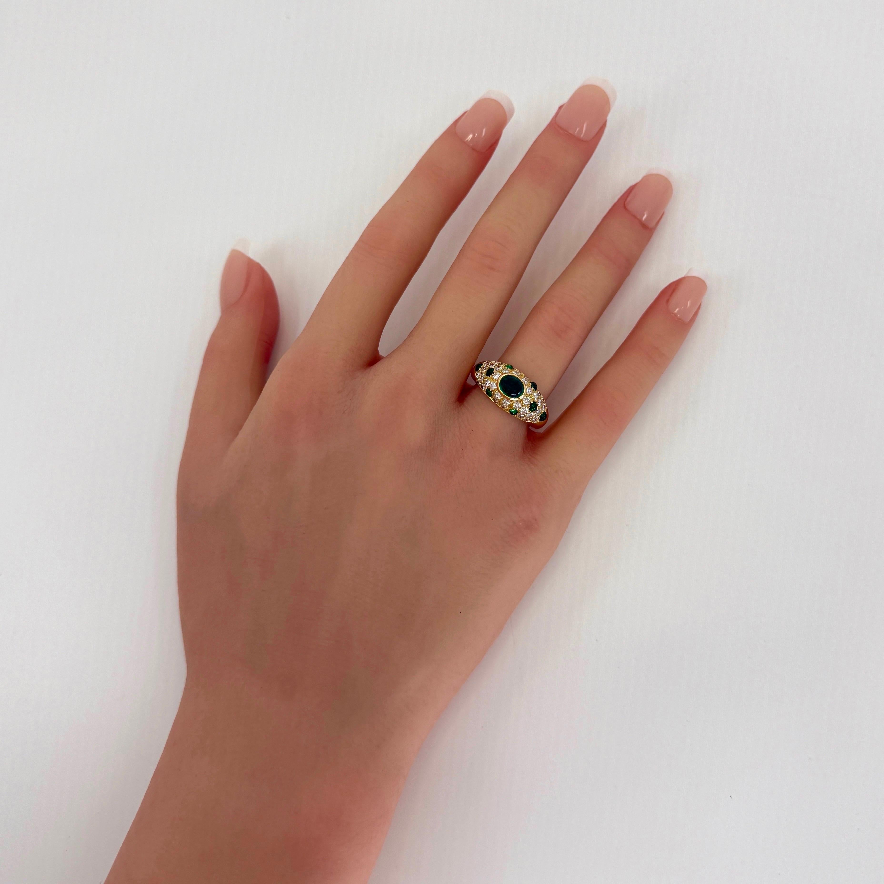 Raro Anillo Vintage Cartier Esmeralda y Diamante Mimi Cabujón Ovalado de Oro Amarillo de 18k en venta 5