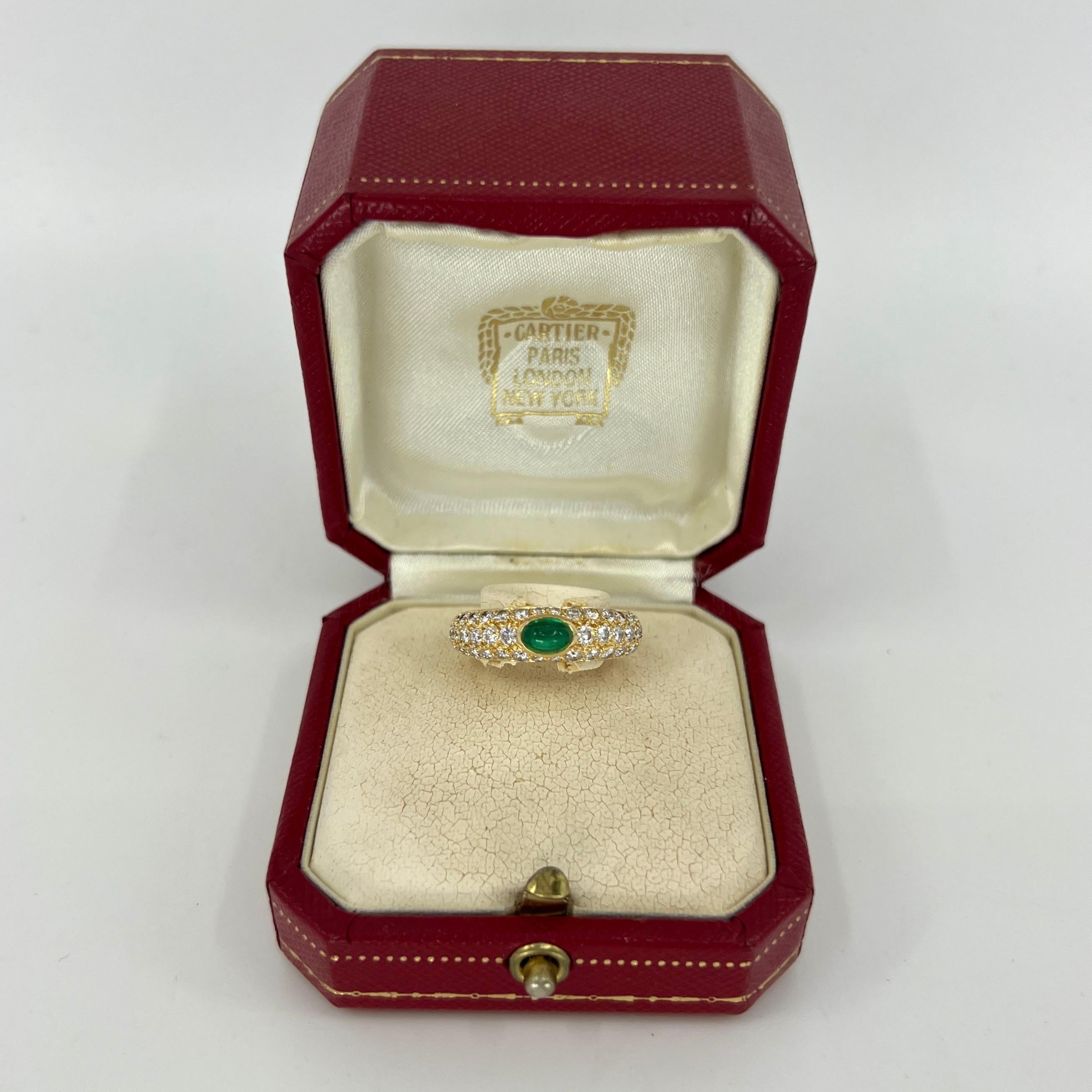 Taille cabochon Cartier Mimi, bague vintage rare cabochon ovale en or jaune 18 carats, émeraude et diamants en vente