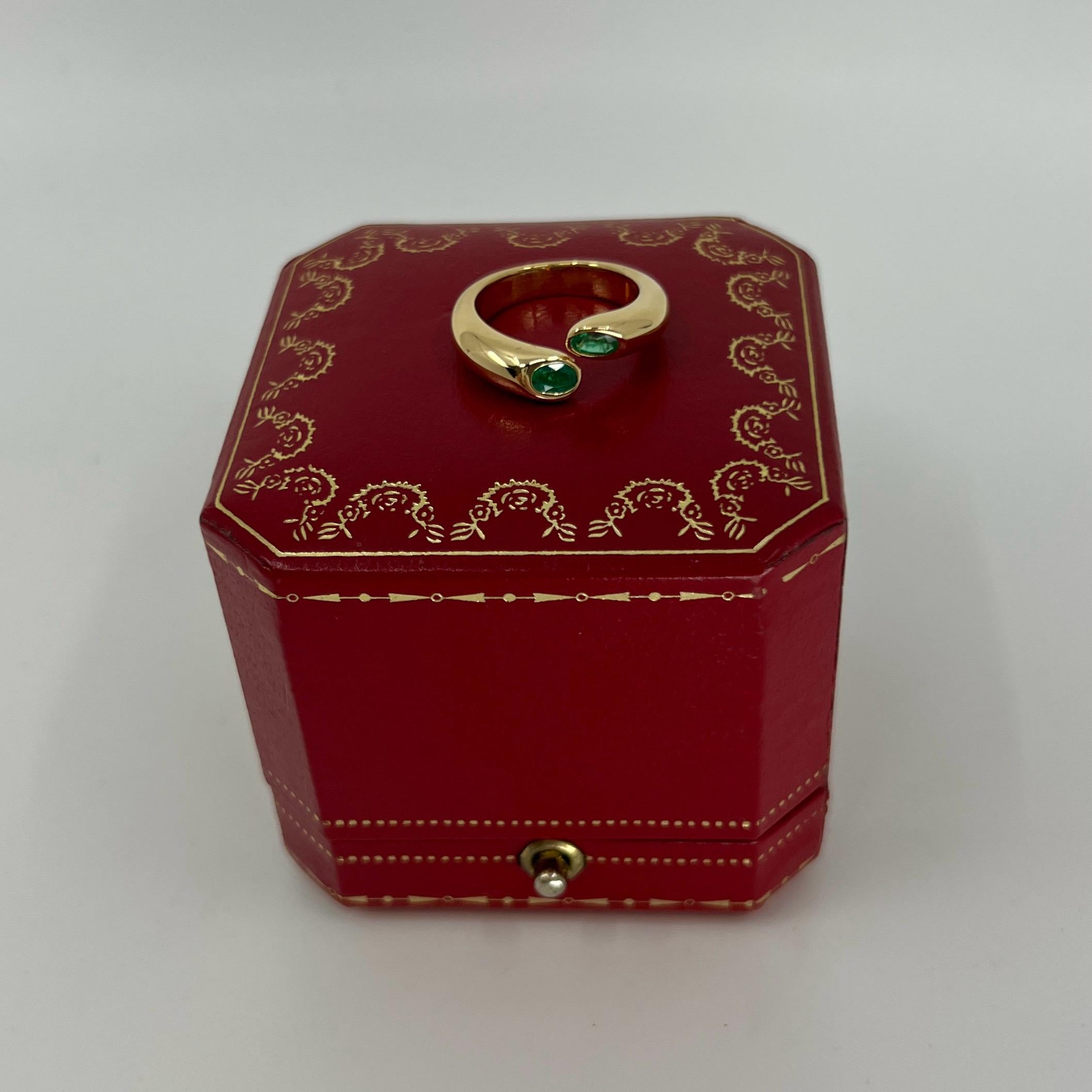 Rare Vintage Cartier Green Emerald Ellipse Oval Cut 18k Gold Bypass Split Ring In Good Condition In Birmingham, GB