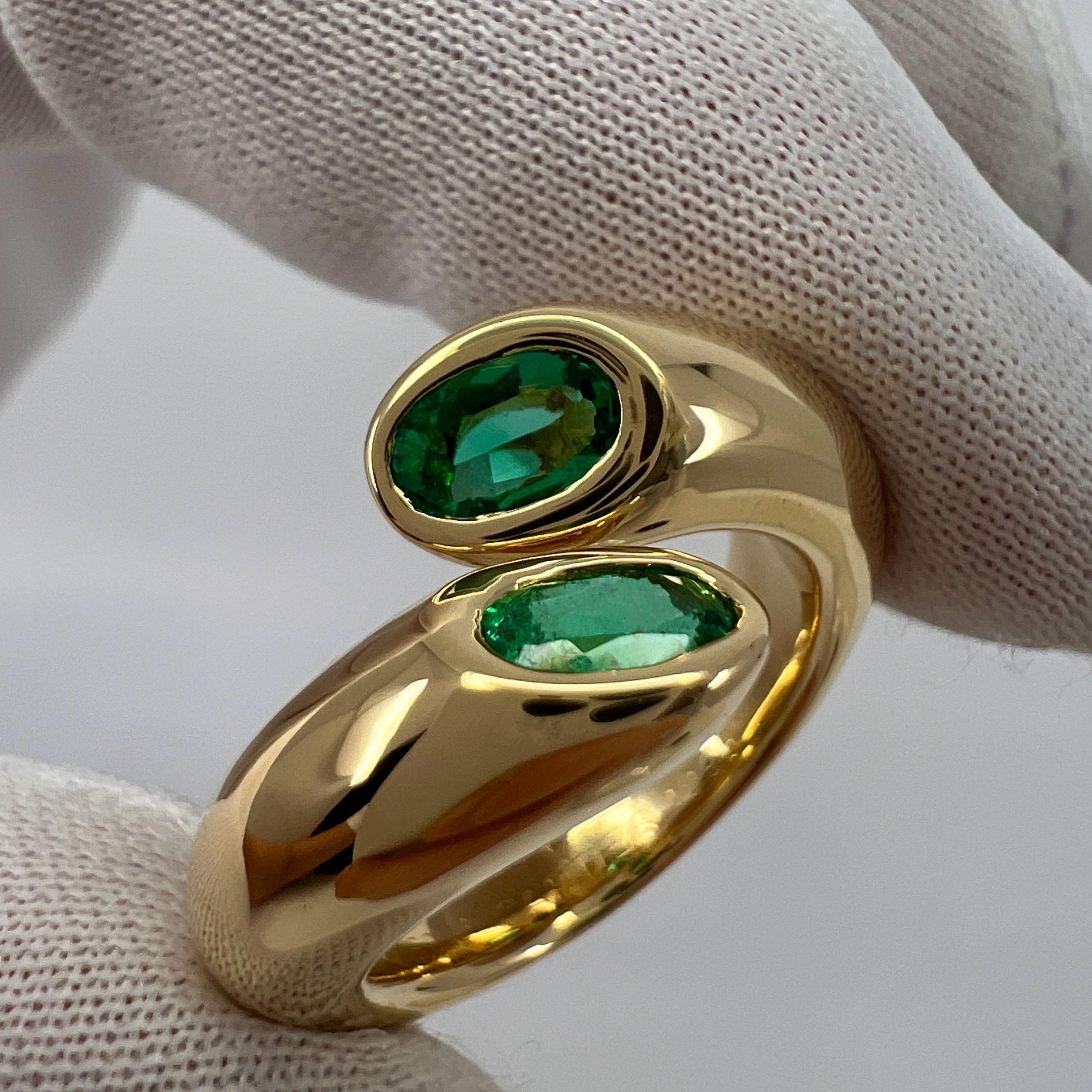 Rare Vintage Cartier Green Emerald Ellipse Oval Cut 18k Gold Bypass Split Ring In Excellent Condition In Birmingham, GB