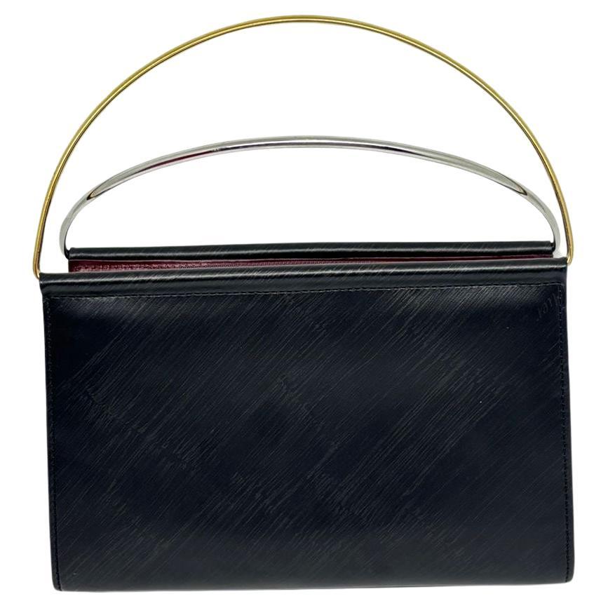 Beautiful vintage cartier zip trinity metal handle purse. Metal handles are in gold and silver. Beautiful vintage condition. Very well kept. Comes with its original box.