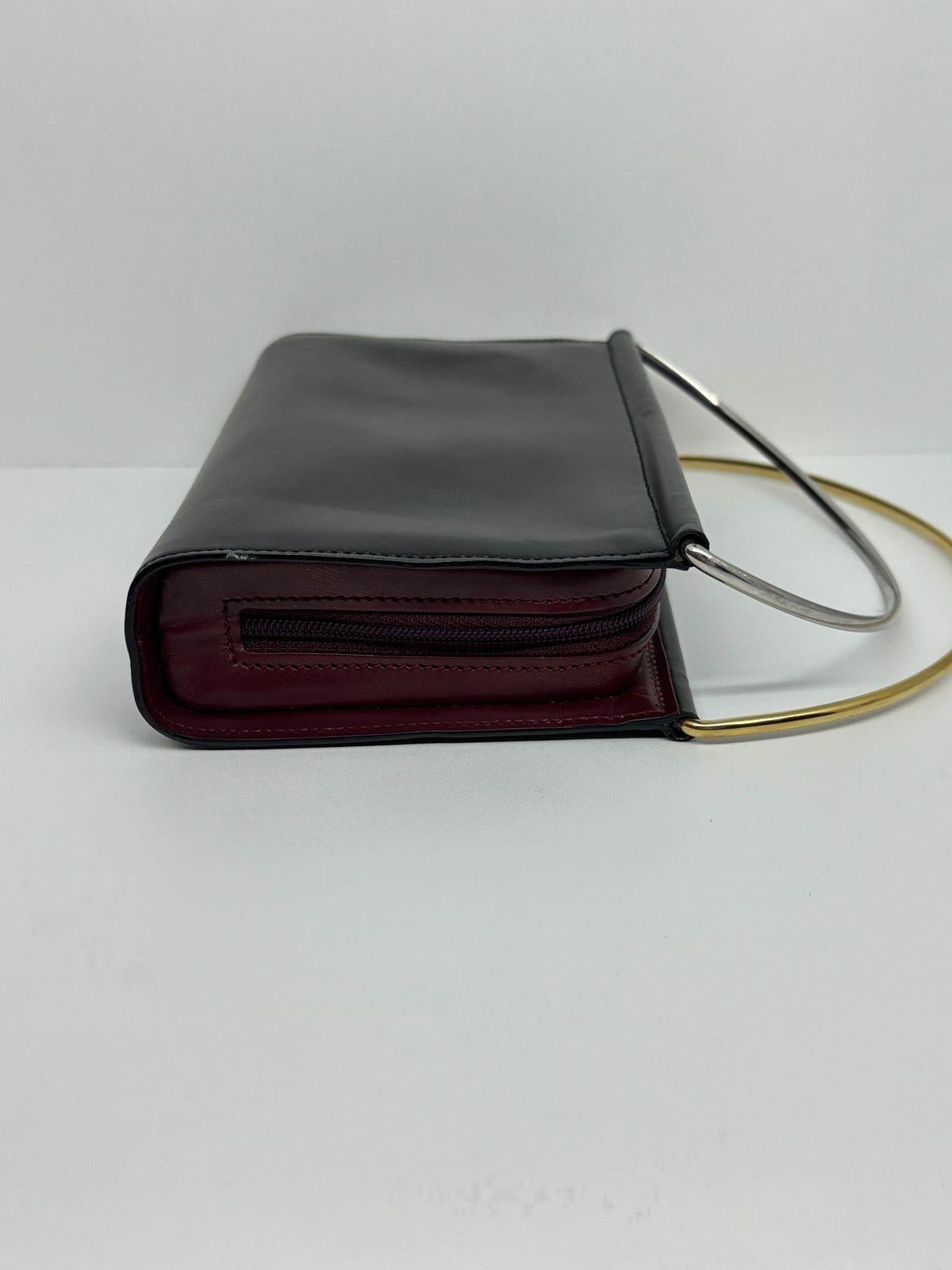 Rare Vintage Cartier Mini Trinity Black Leather Zip Metal Handle Purse In Good Condition For Sale In Jakarta, Daerah Khusus Ibukota Jakarta