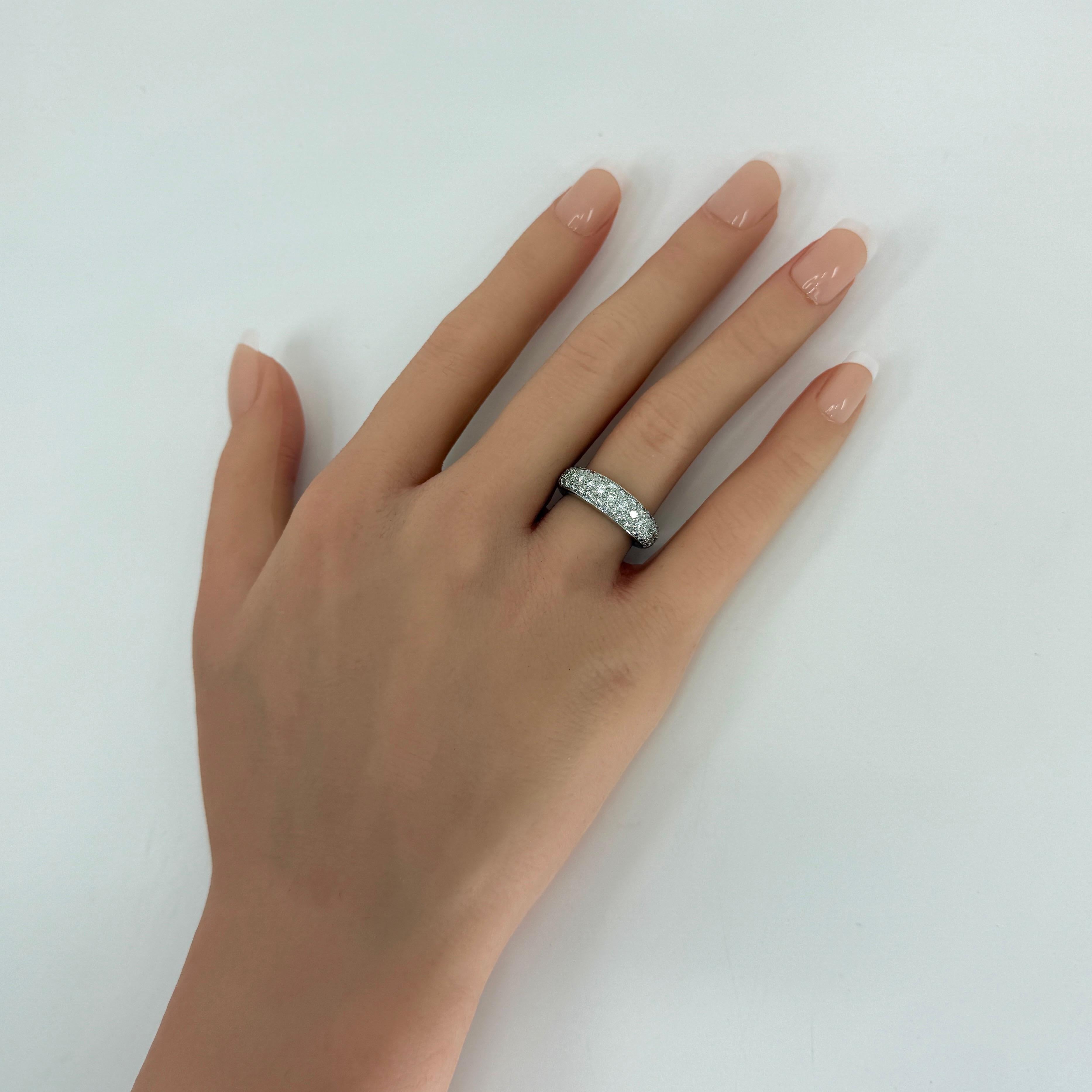 Femenino o masculino Raro Anillo Vintage Cartier Pavé Diamond Mimi 950 Platinum Band Dome 49 en venta