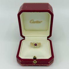 Seltener Vintage-Solitärring von Cartier mit einem rosaroten Rubin im Rundschliff, aus 18 Karat Gelbgold, 50