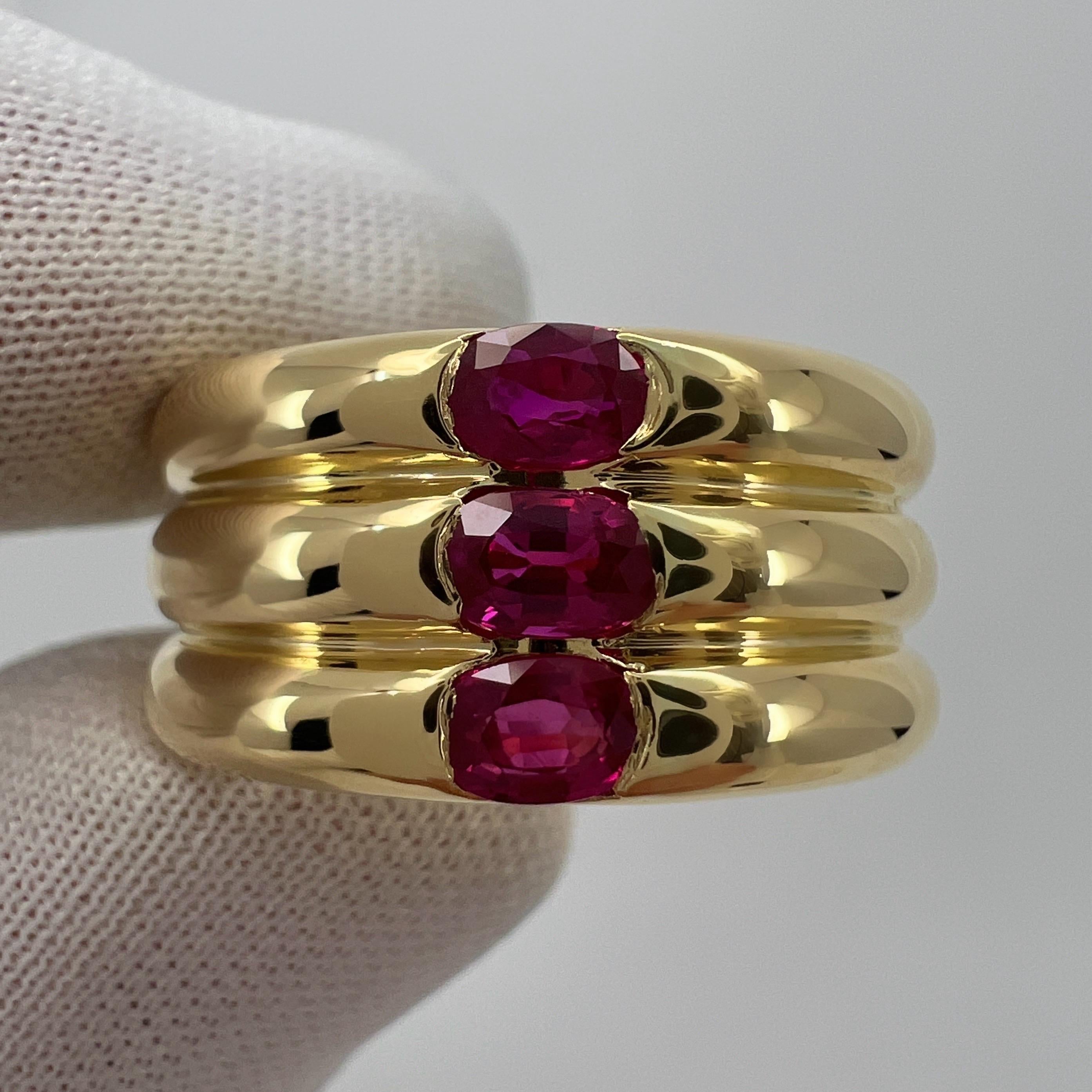 Rare Vintage Cartier Red Ruby Ellipse 18k Yellow Gold Three Stone Band Ring 53 In Excellent Condition In Birmingham, GB