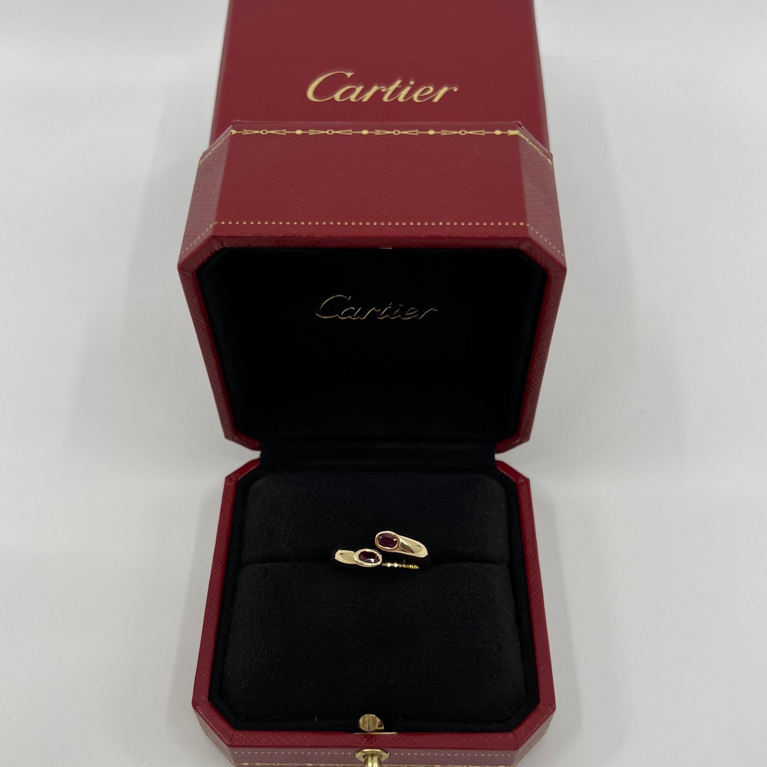 Vintage Cartier Oval Cut Red Ruby 18k Gelbgold Split Bypass Ring.

Atemberaubender Ring aus Gelbgold, besetzt mit 2 feinen tiefroten Rubinen im Ovalschliff. Edle Schmuckhäuser wie Cartier verwenden nur die feinsten Edelsteine, und diese Rubine sind