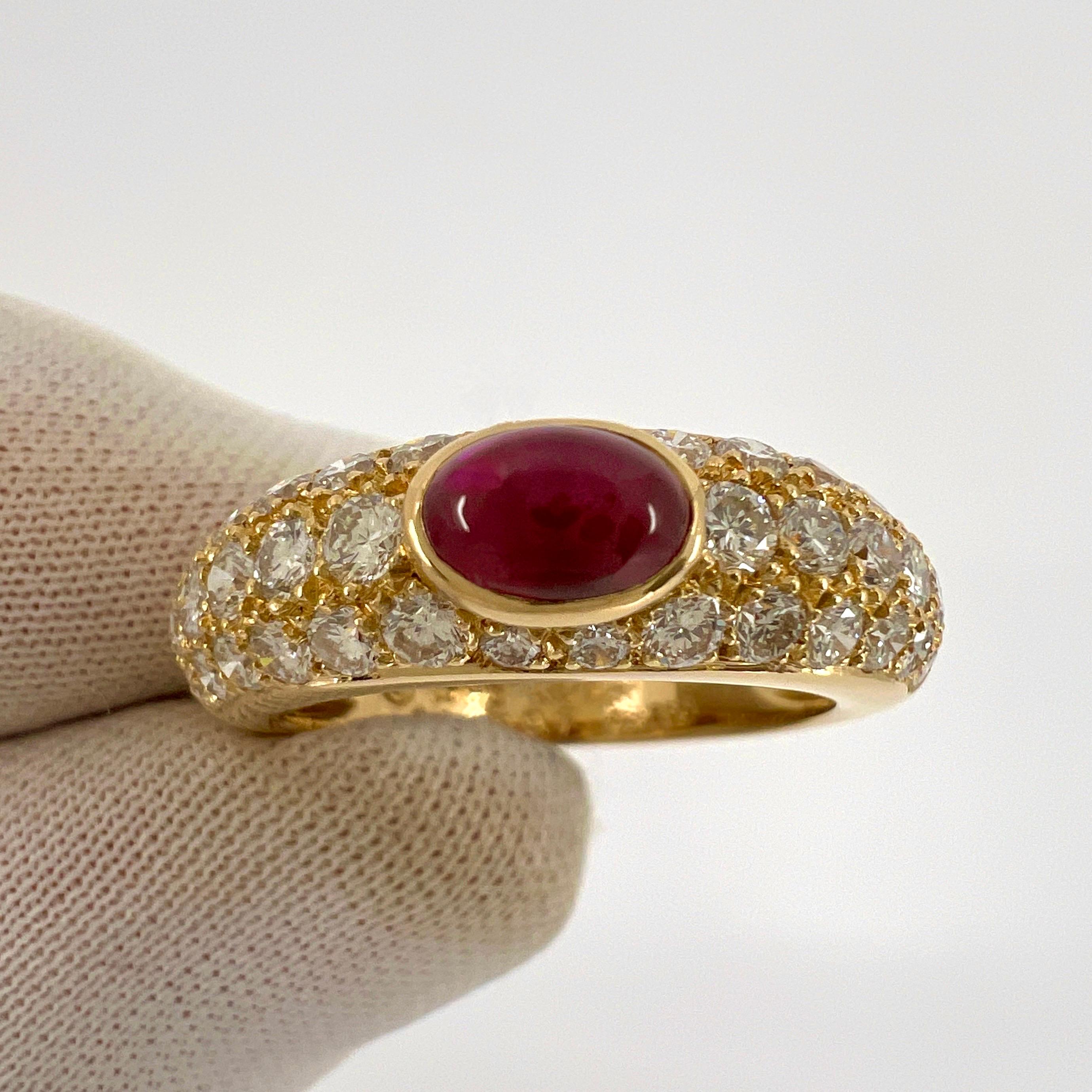 Taille ovale Cartier Mimi, bague vintage rare cabochon ovale en or jaune 18 carats, rubis et diamants en vente