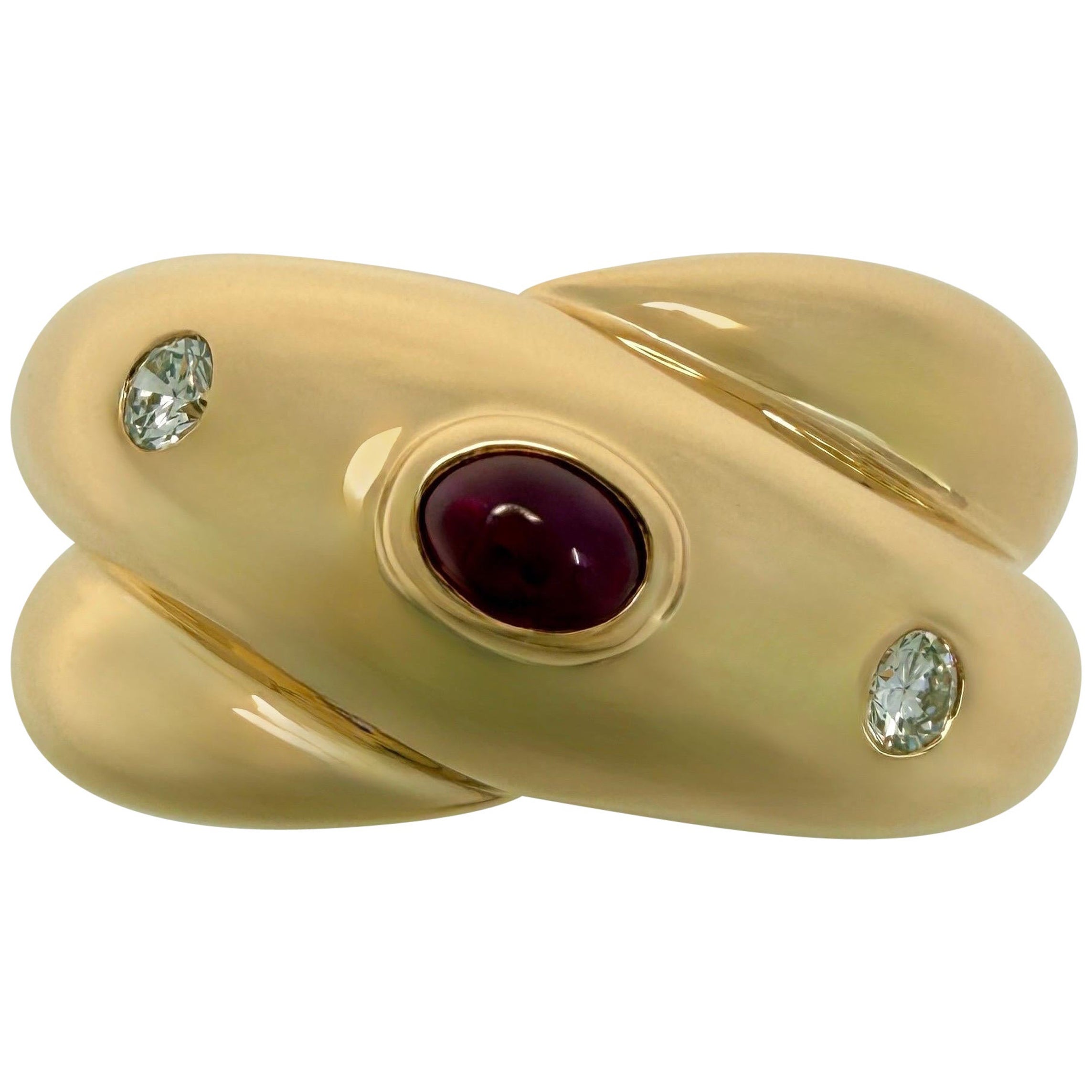 Seltener Vintage-Ring von Cartier mit einem ovalen Rubin-Diamant-Cabochon im Kolosseum-Stil aus 18 Karat Gelbgold in Kuppelform