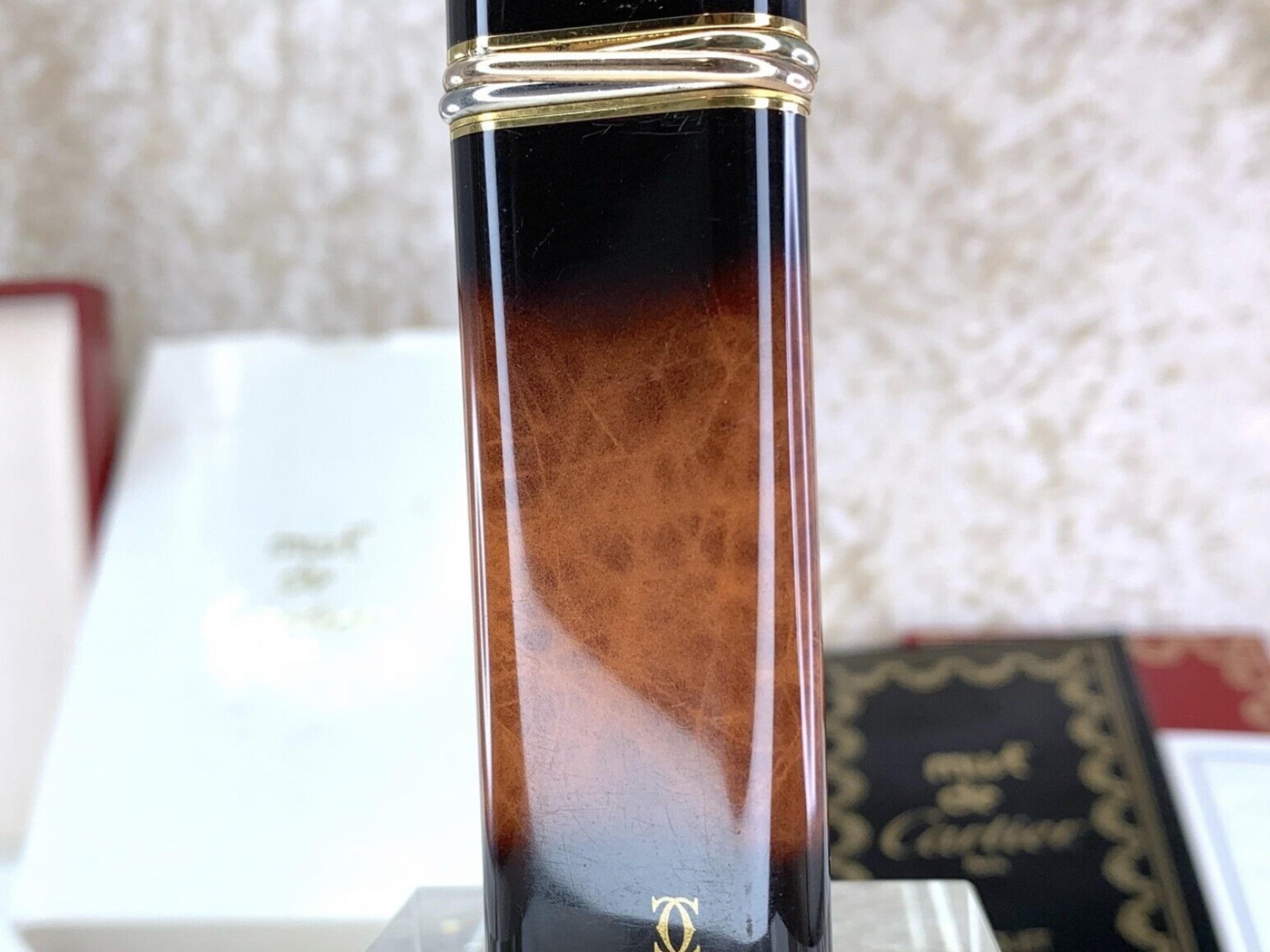 Cartier Circa 80s Vintage “Trinity” Brown Flame Lacquer 18k Gold Plated Lighter In Excellent Condition For Sale In New York, NY