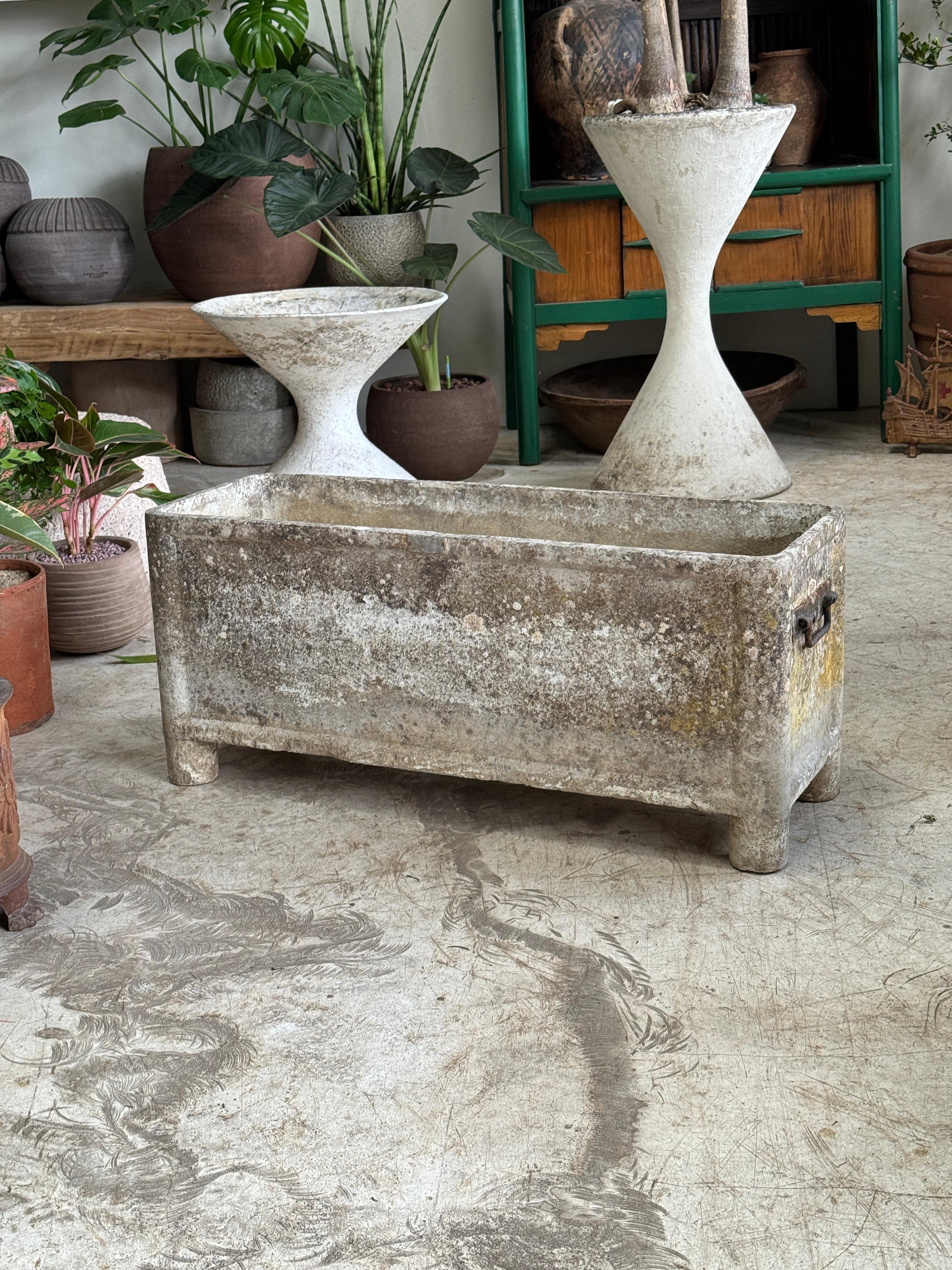 Crafted by Chanal Paris c. 1950, this rare and elegant French fibercement trough embodies a timeless minimalist aesthetic. Its design evokes the aesthetic of similar creations from the era, reminiscent of those by Willy Guhl. This trough has 2 metal