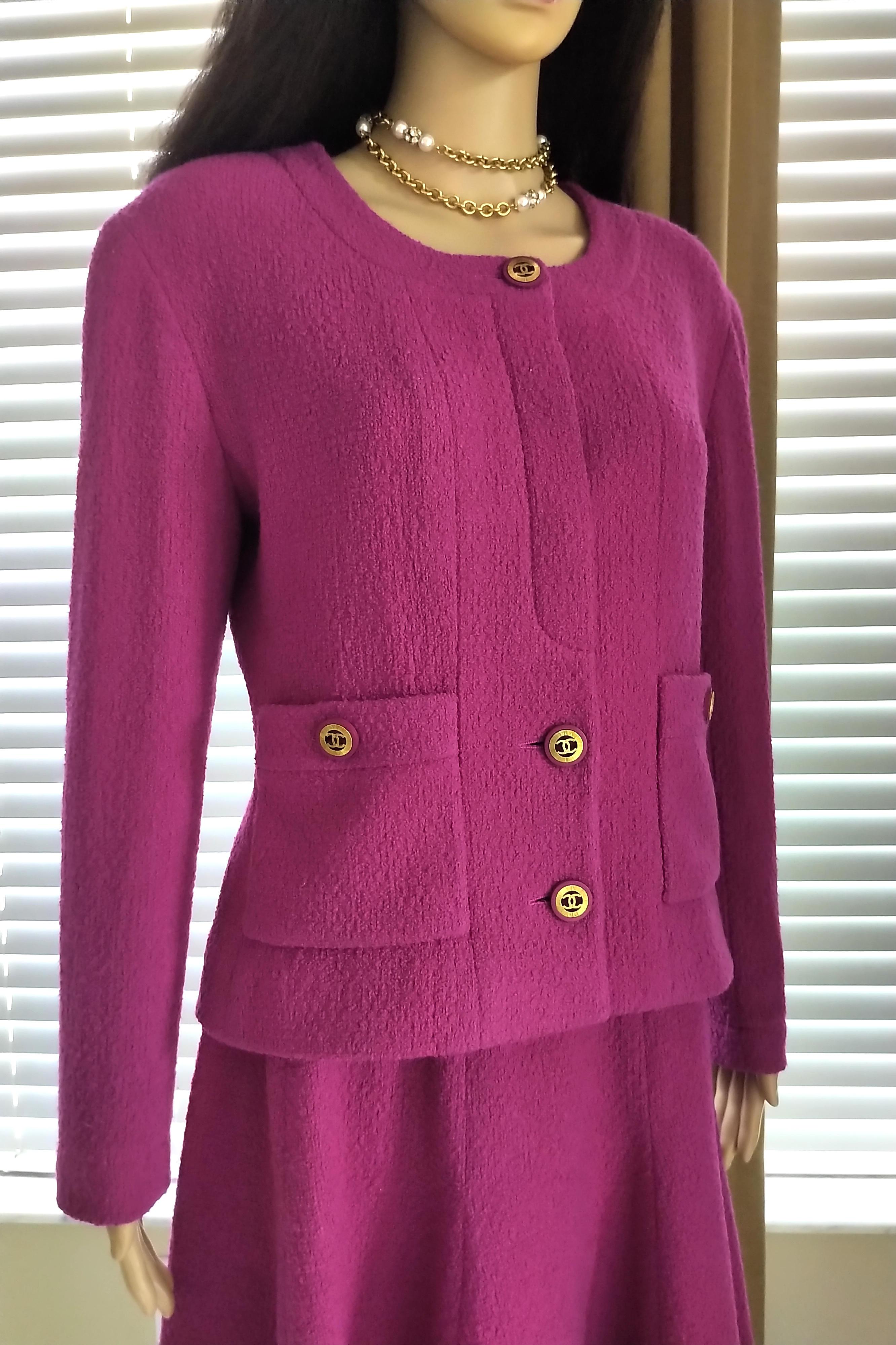 Rare Vintage Chanel 1980's CC Pink Violet Tweed Jacket Skirt Suit FR 40/ US 6 8 In Good Condition For Sale In Ormond Beach, FL