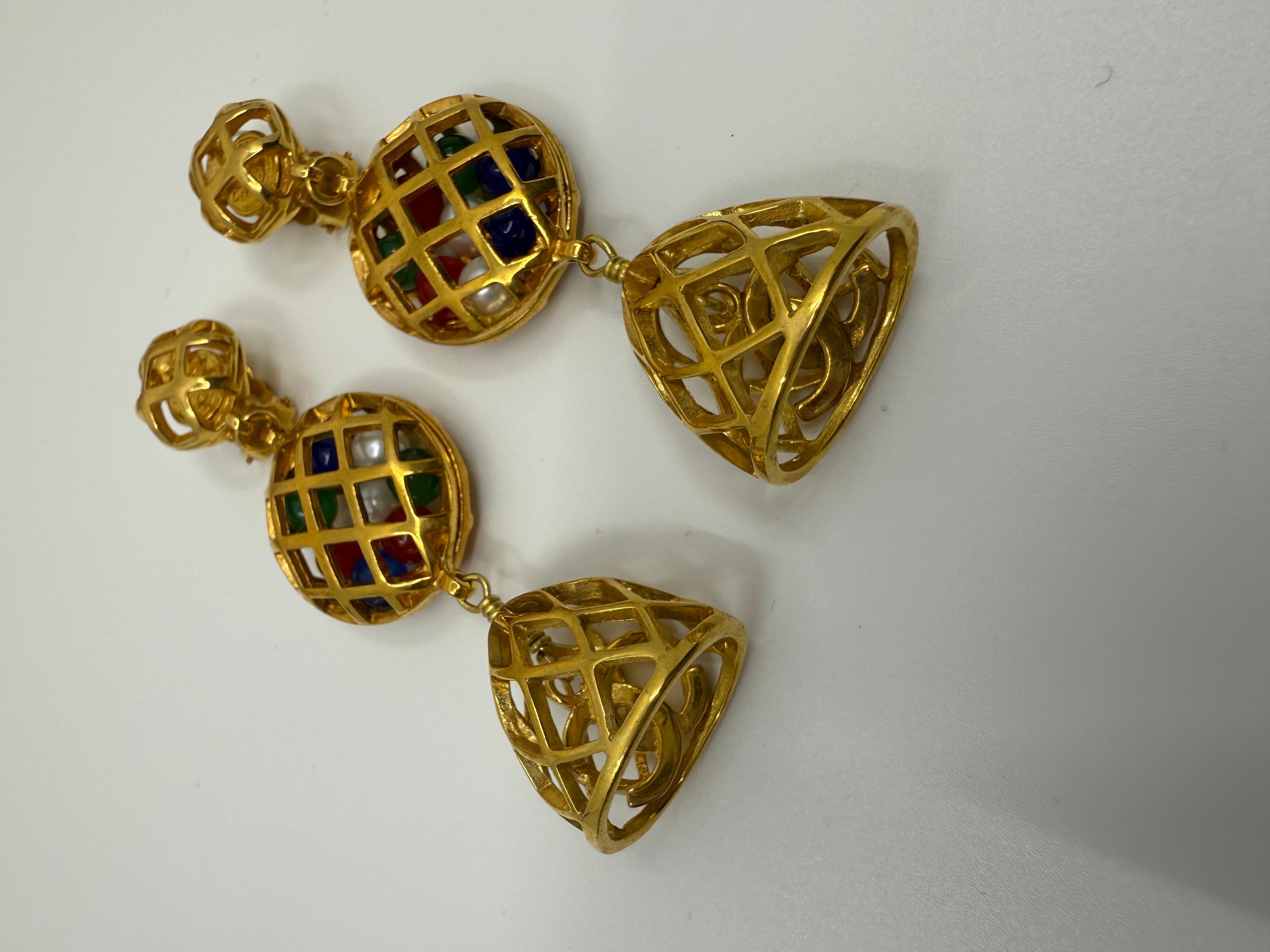 Rari orecchini a campana Chanel Birdcage Gripoix d'epoca, anni '70-'80 in vendita 1