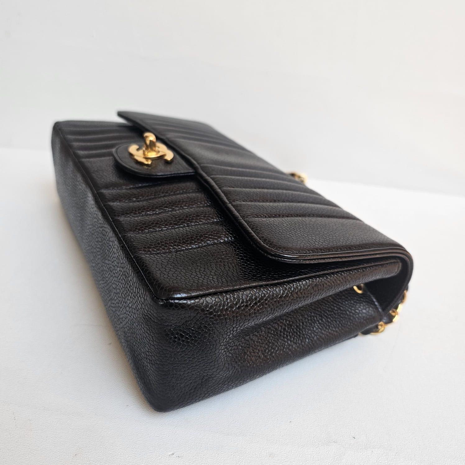 Rare medium vintage vertical flap in black caviar with gold hardware. Series #2. Beautiful condition, no significant rubbing at all. But the strap has been cut so it can only be worn as shoulder bag. Comes with its holo intact and replacement dust