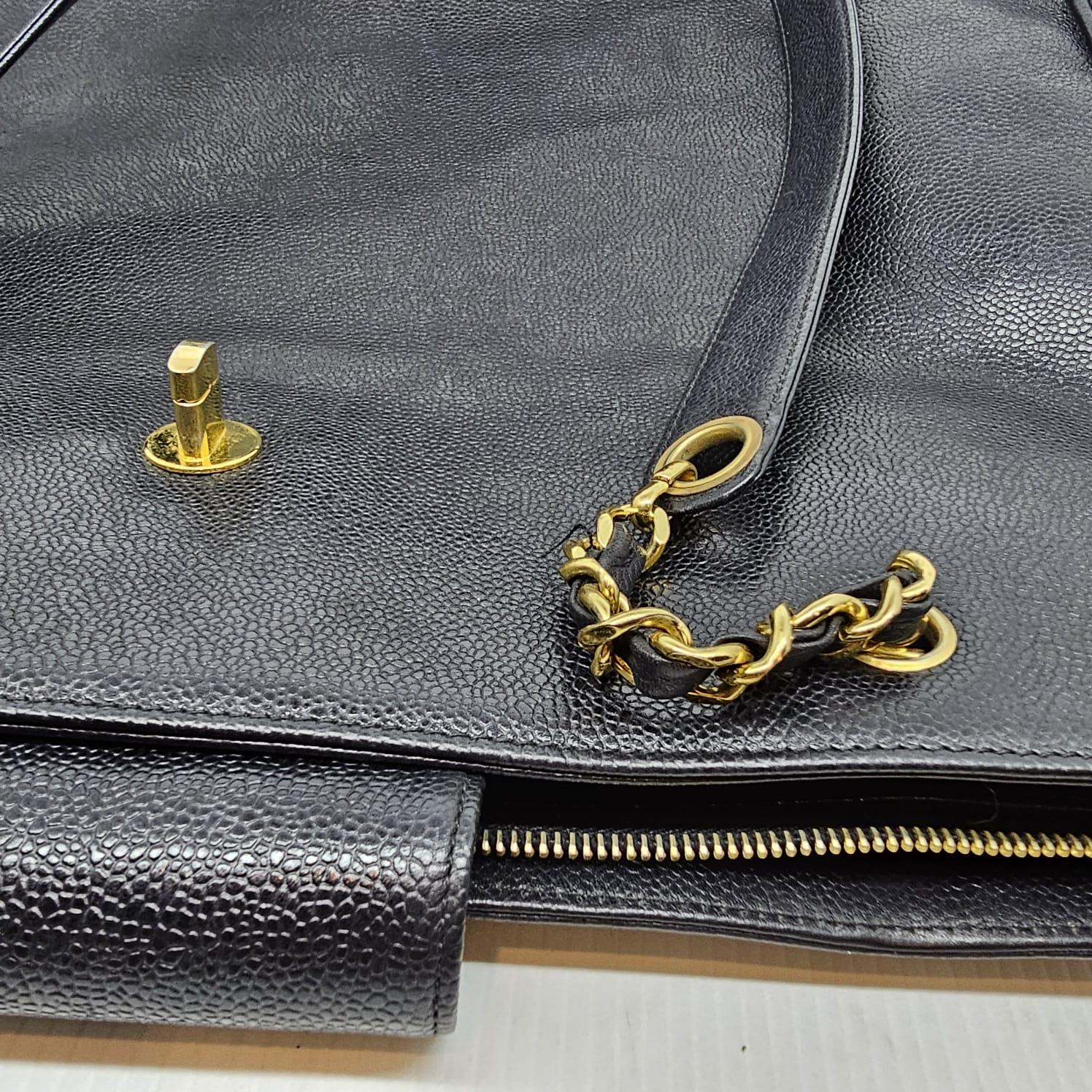 Rare Vintage Chanel Black Caviar XL Supermodel Tote In Good Condition In Jakarta, Daerah Khusus Ibukota Jakarta