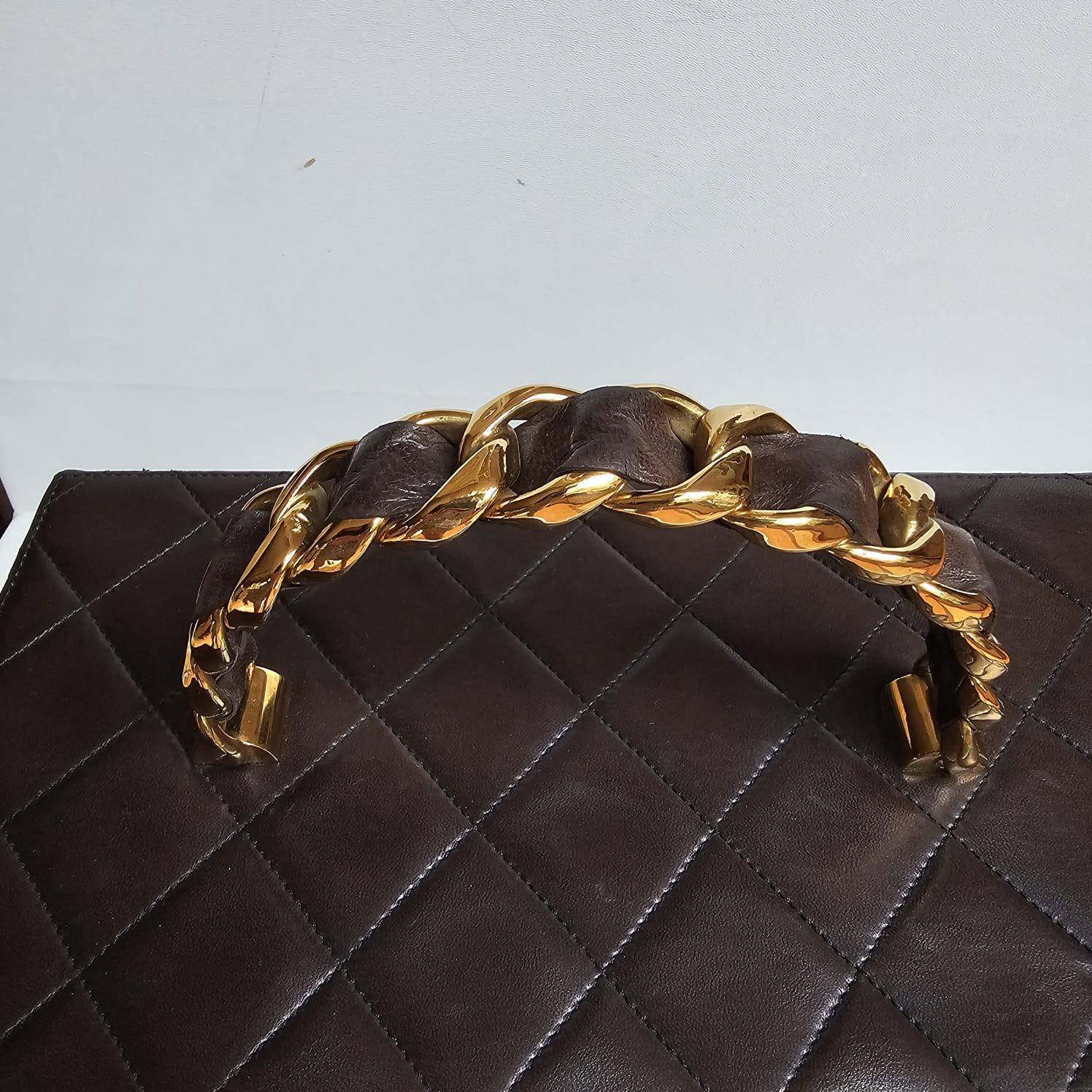 Seltene Vintage Chanel Dark Brown Lammfell gesteppt große Vanity Box im Zustand „Gut“ im Angebot in Jakarta, Daerah Khusus Ibukota Jakarta