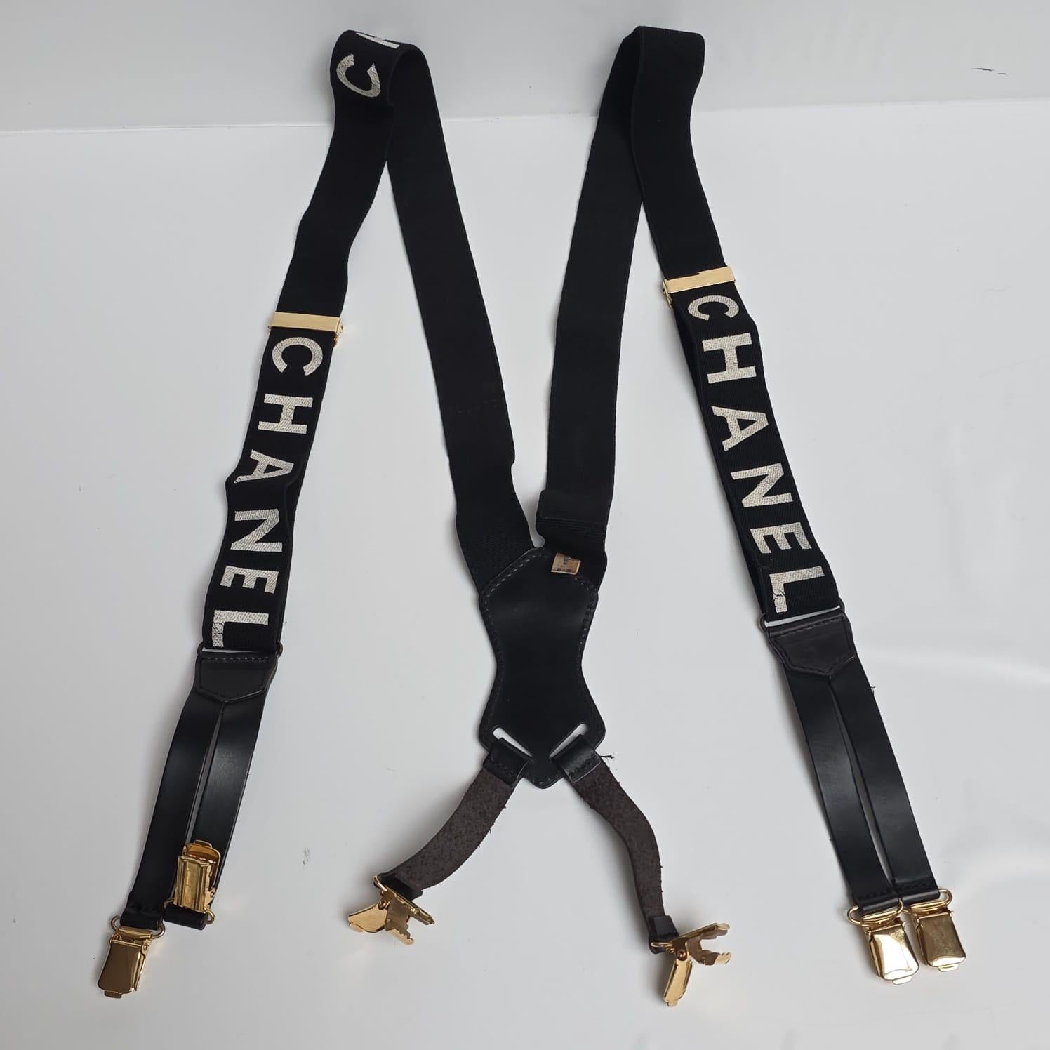 Seltene Vintage Chanel Schwarz Logo Strumpfhalter im Angebot 12