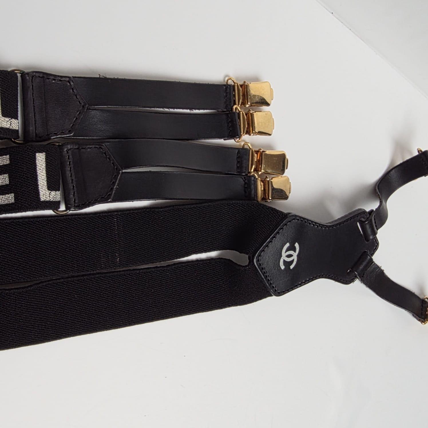 Seltene Vintage Chanel Schwarz Logo Strumpfhalter für Damen oder Herren im Angebot