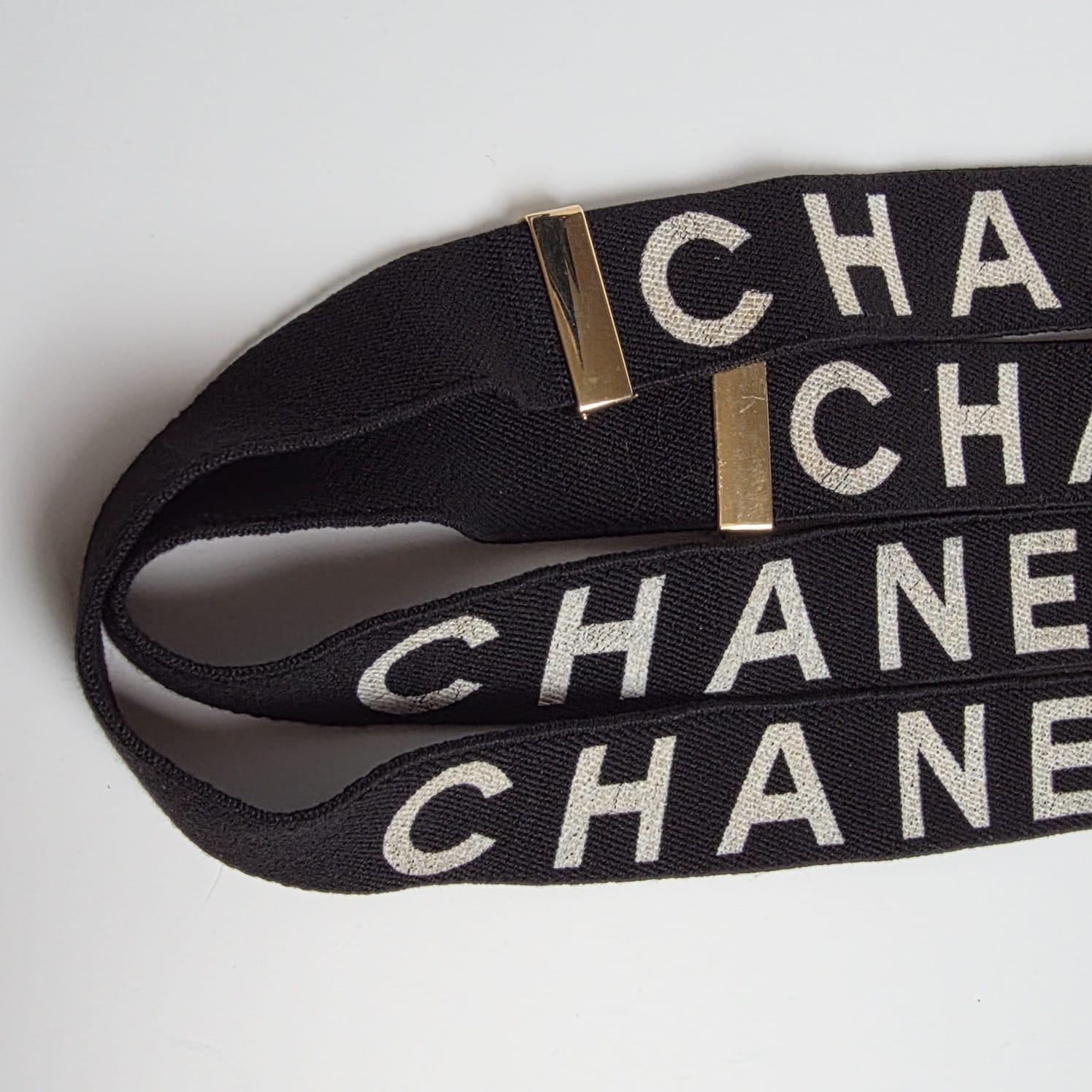 Seltene Vintage Chanel Schwarz Logo Strumpfhalter im Angebot 1