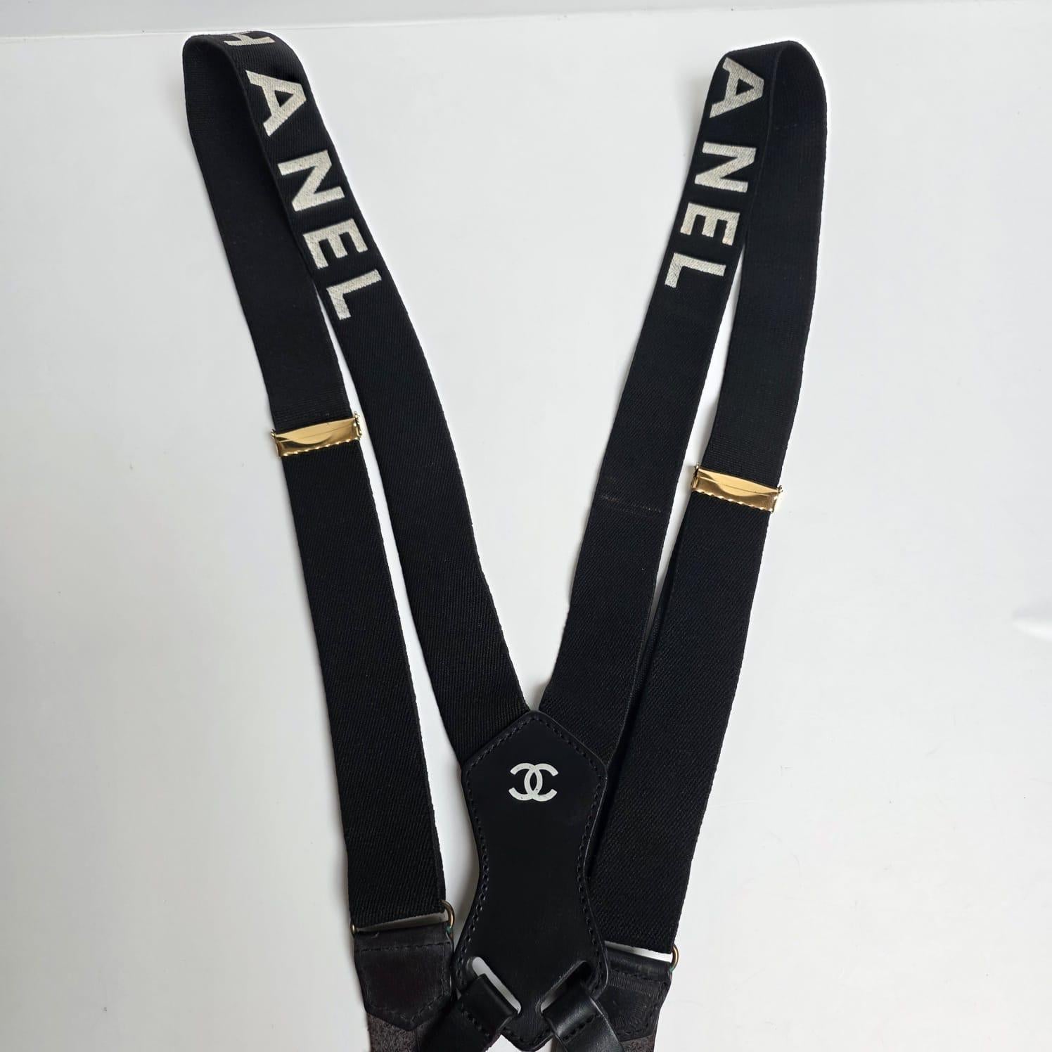 Seltene Vintage Chanel Schwarz Logo Strumpfhalter im Angebot 2