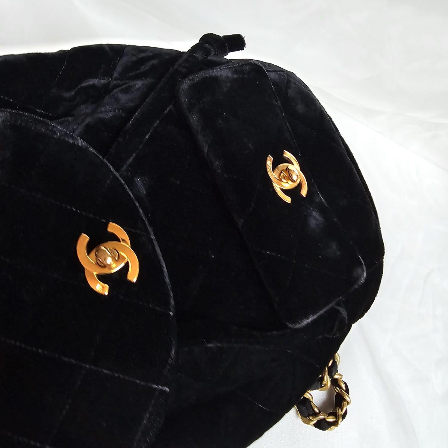 Women's Rare Vintage Chanel Black Velvet Quilted Small Duma Backpack For Sale