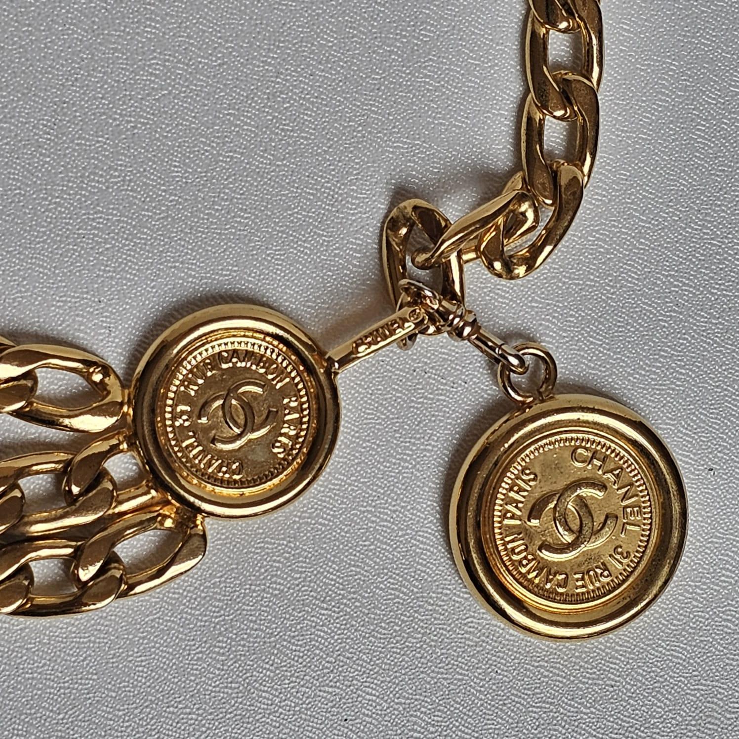 Rare Vintage Chanel Gold Layered Medallion Chain Belt In Good Condition In Jakarta, Daerah Khusus Ibukota Jakarta