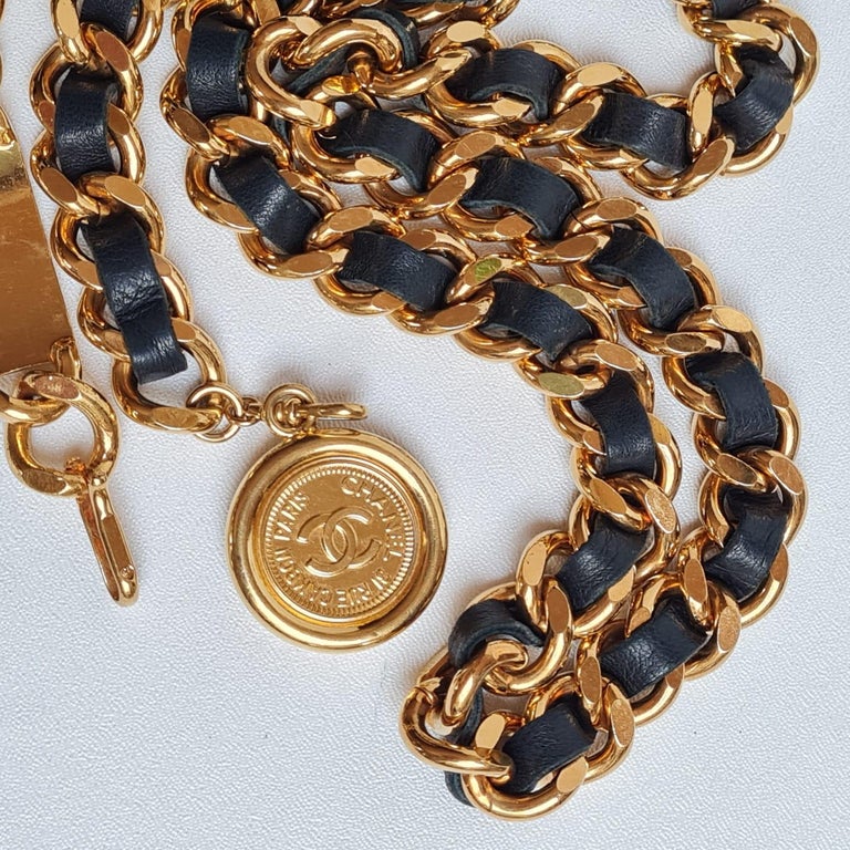 Rare Chanel Vintage Leather Entwined Chain Coin Belt sur 1stDibs