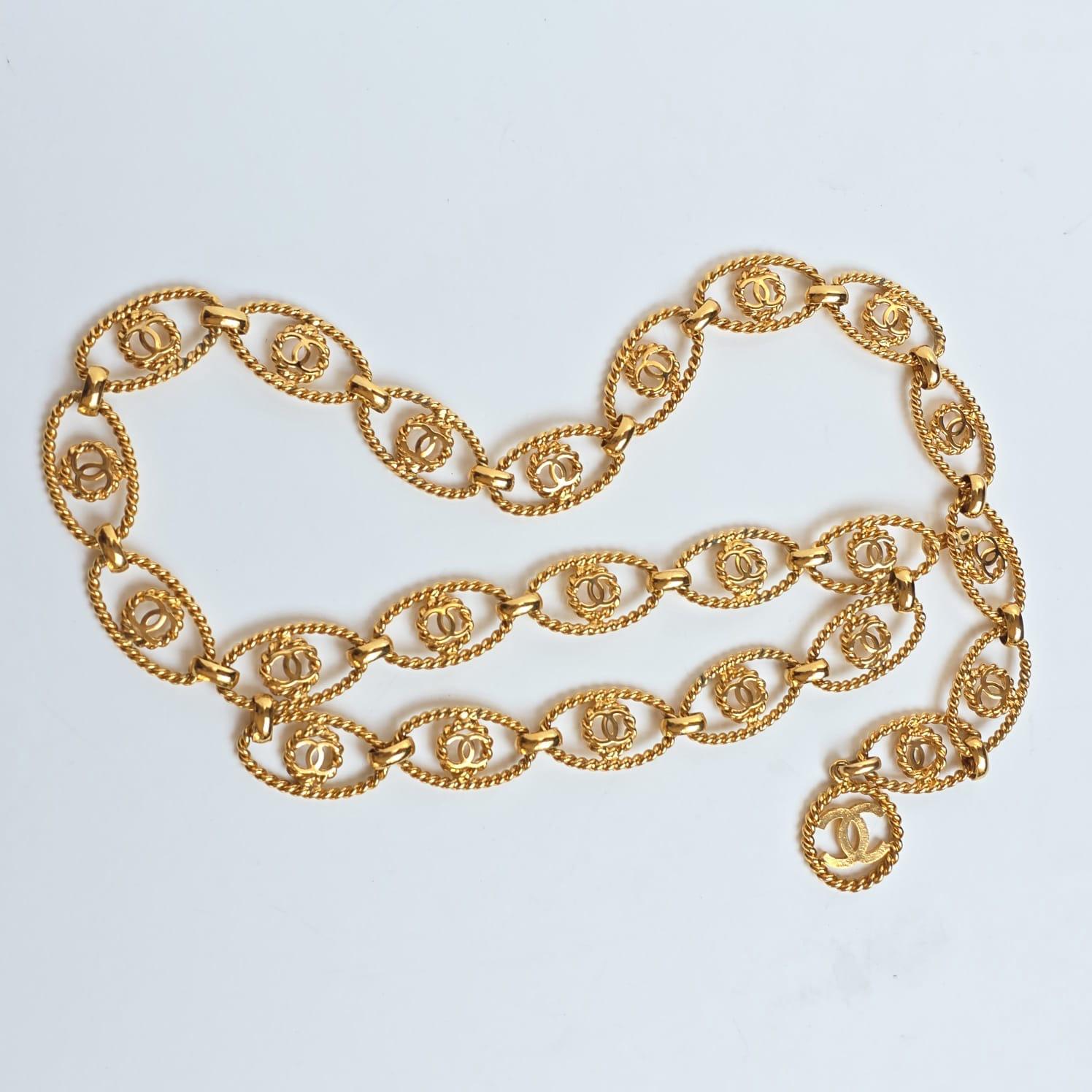 Women's Rare Vintage Chanel Oval Twist Coco Mark CC Belt For Sale