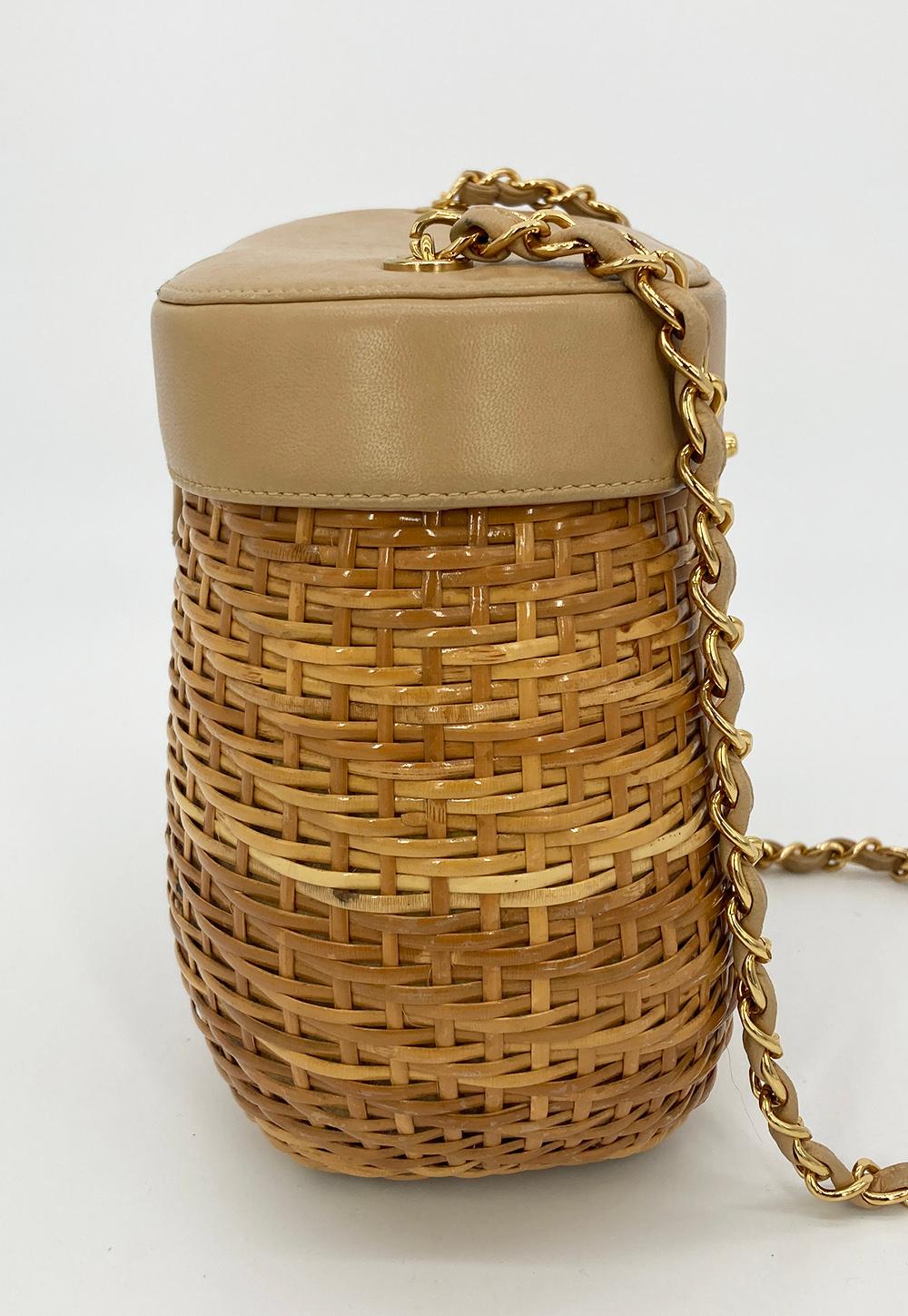 RARE VINTAGE Chanel Wicker Basket Bag In Good Condition For Sale In Philadelphia, PA